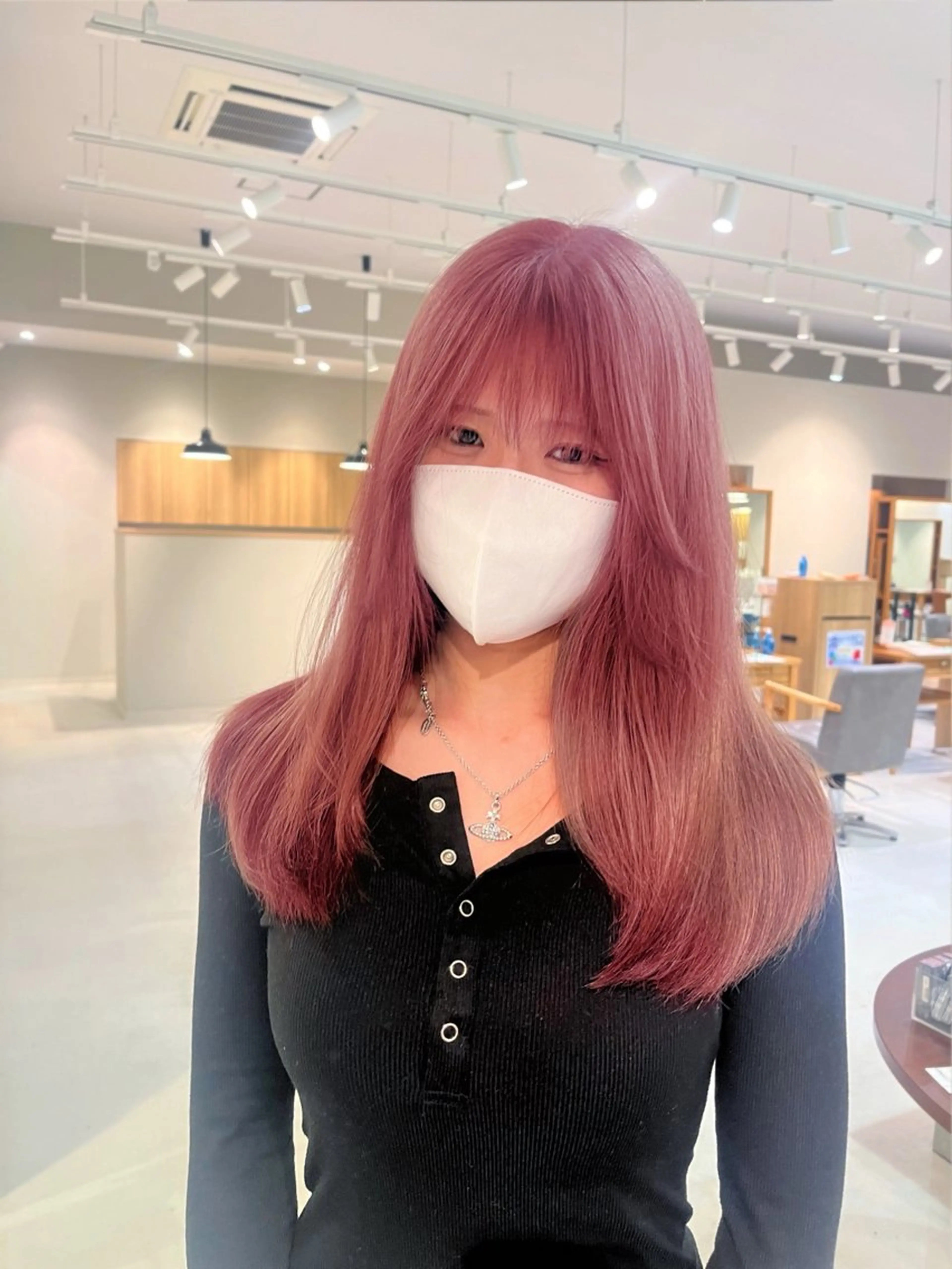 カラー ブリーチ ハイトーンカラー ピンクカラー 森 理音のヘアスタイル