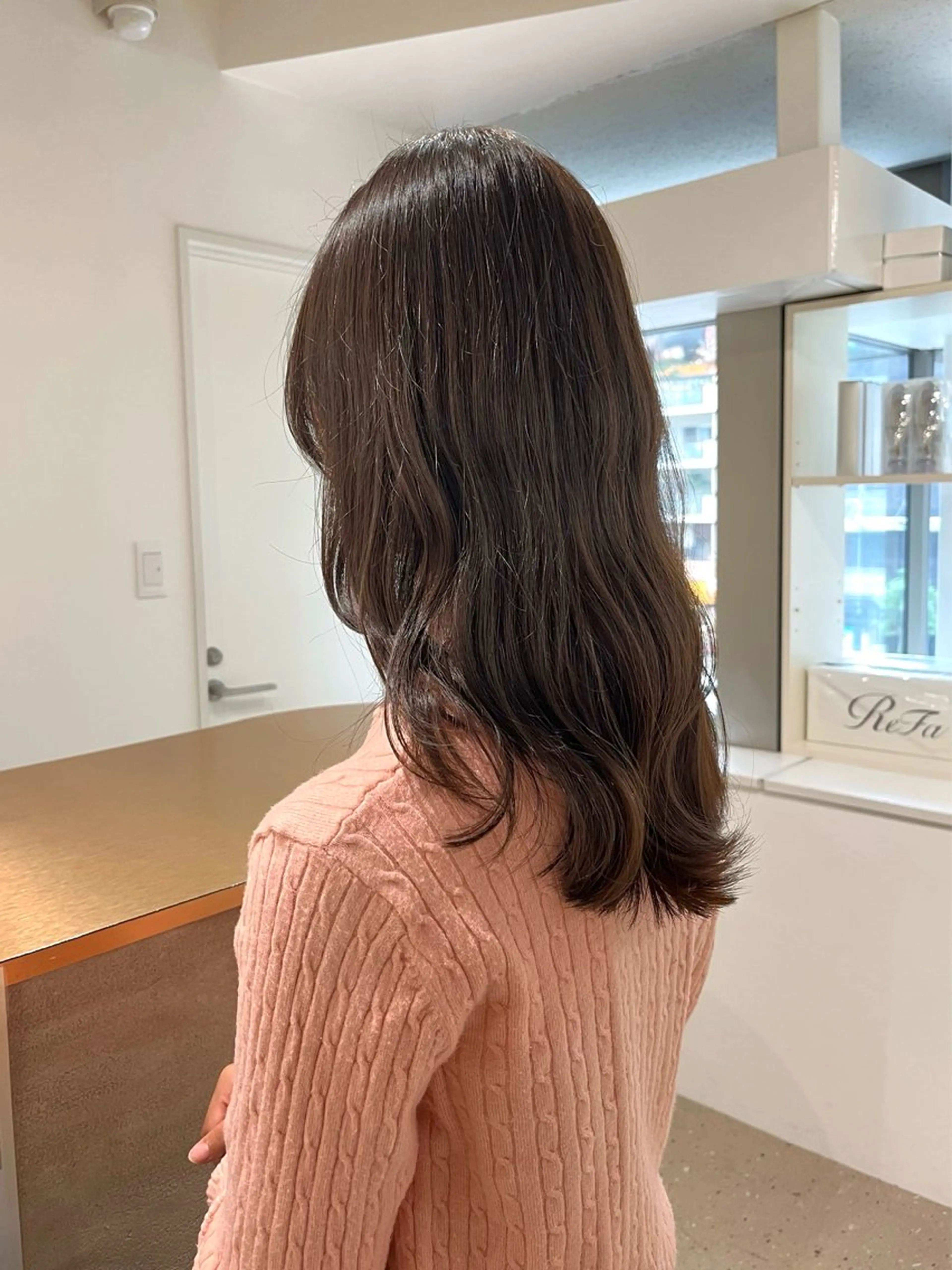 ロング カラー 阪本 桃のヘアスタイル