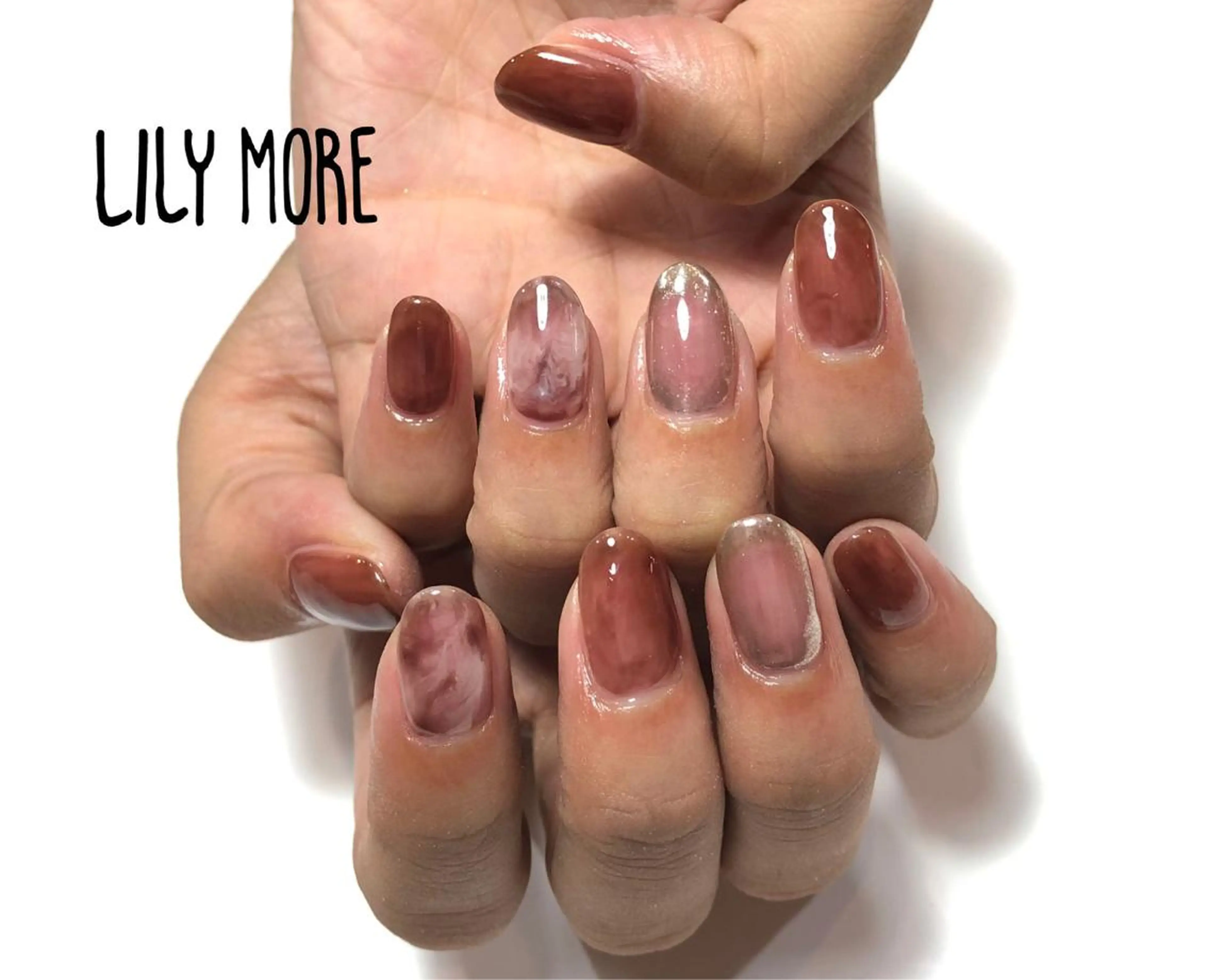 ネイル ブラウン ニュアンスネイル Lily closetのネイルデザイン