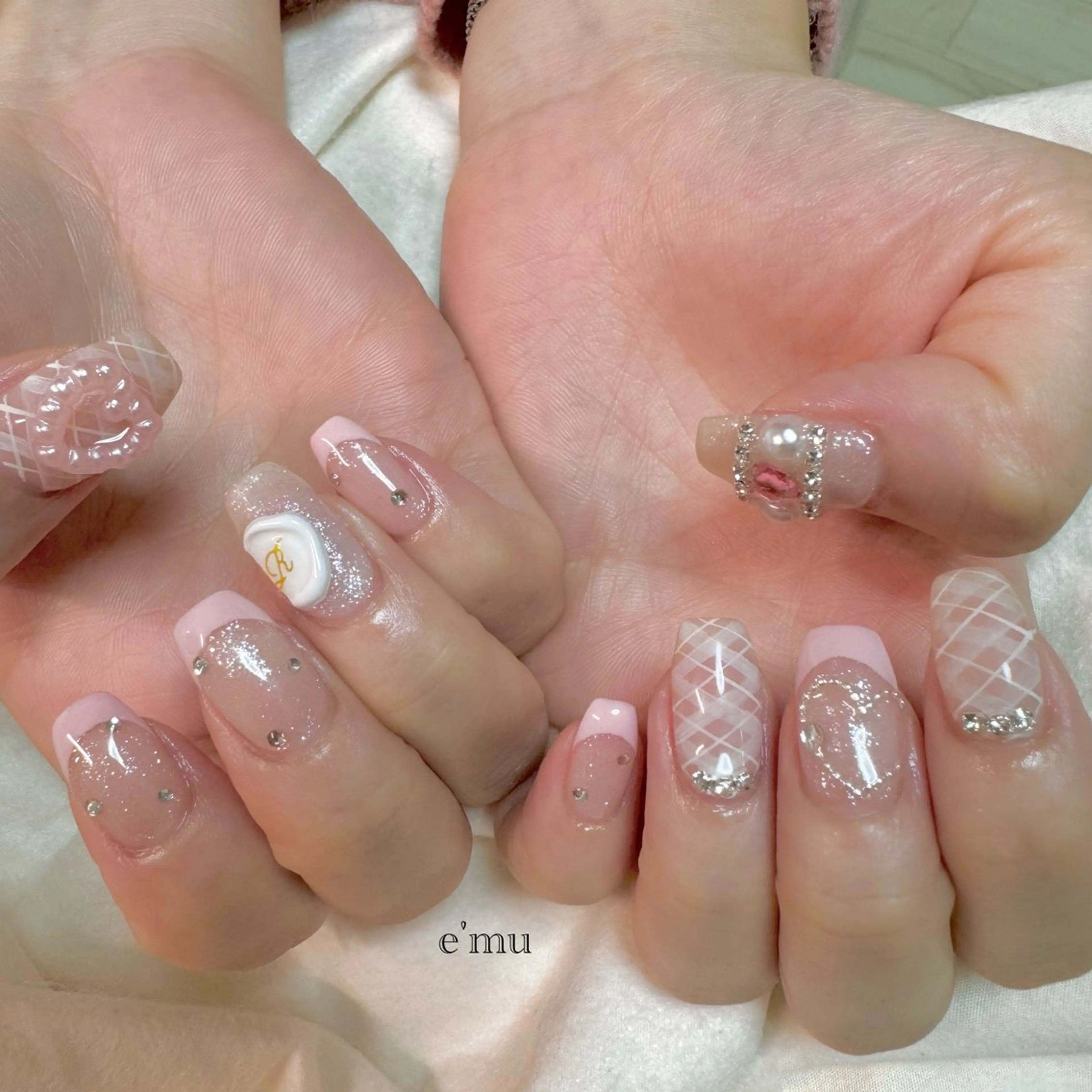 ネイル ガーリー ハンドネイル nail salon e'mu💐のネイルデザイン