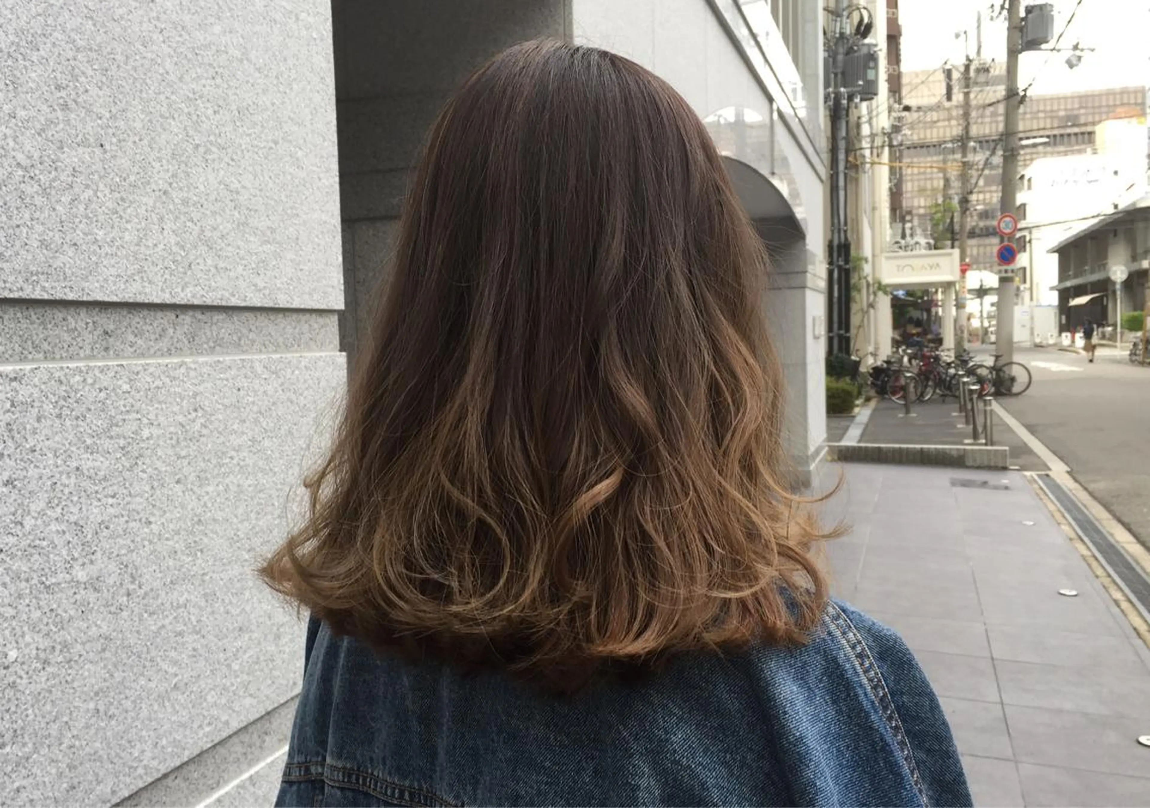 ミディアム カラー ブルーカラー ブルージュ ハイライトカラー イルミナカラー ハイライト 🌈髪質改善カラーの 🌈坂本侑樹のヘアスタイル