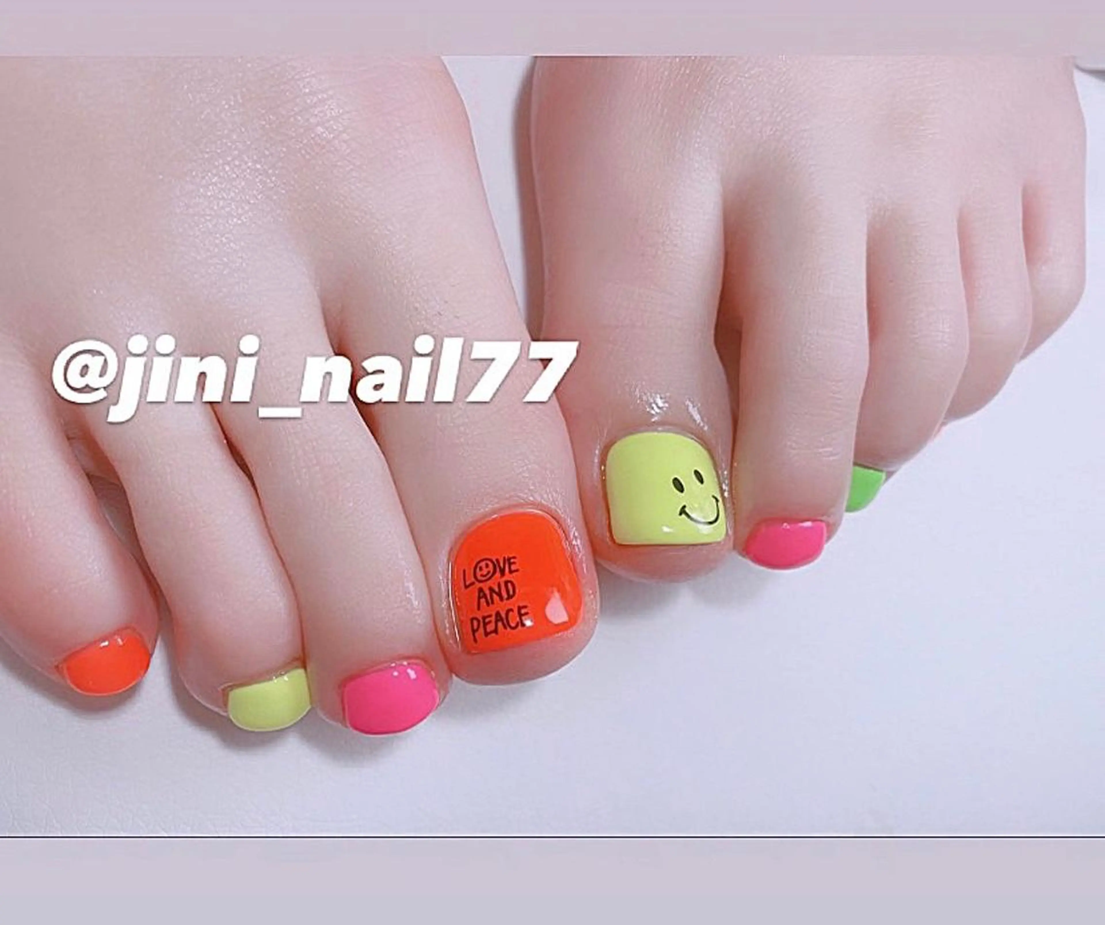 ネイル フットネイル JINI NAIL所属・ジニ ネイルのネイルデザイン