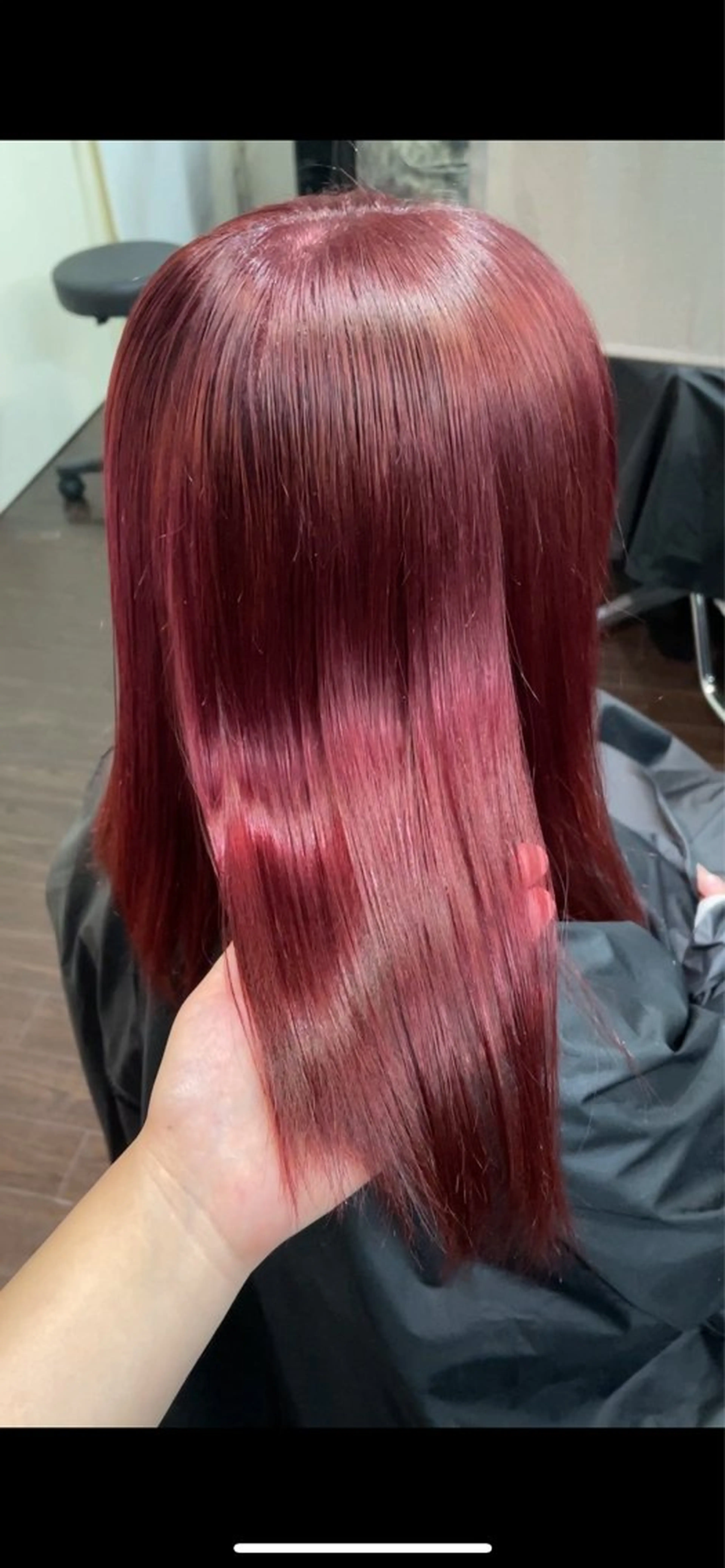 ミディアム カラー ボルドーカラー レッドカラー chloe 【クロエ】のヘアスタイル