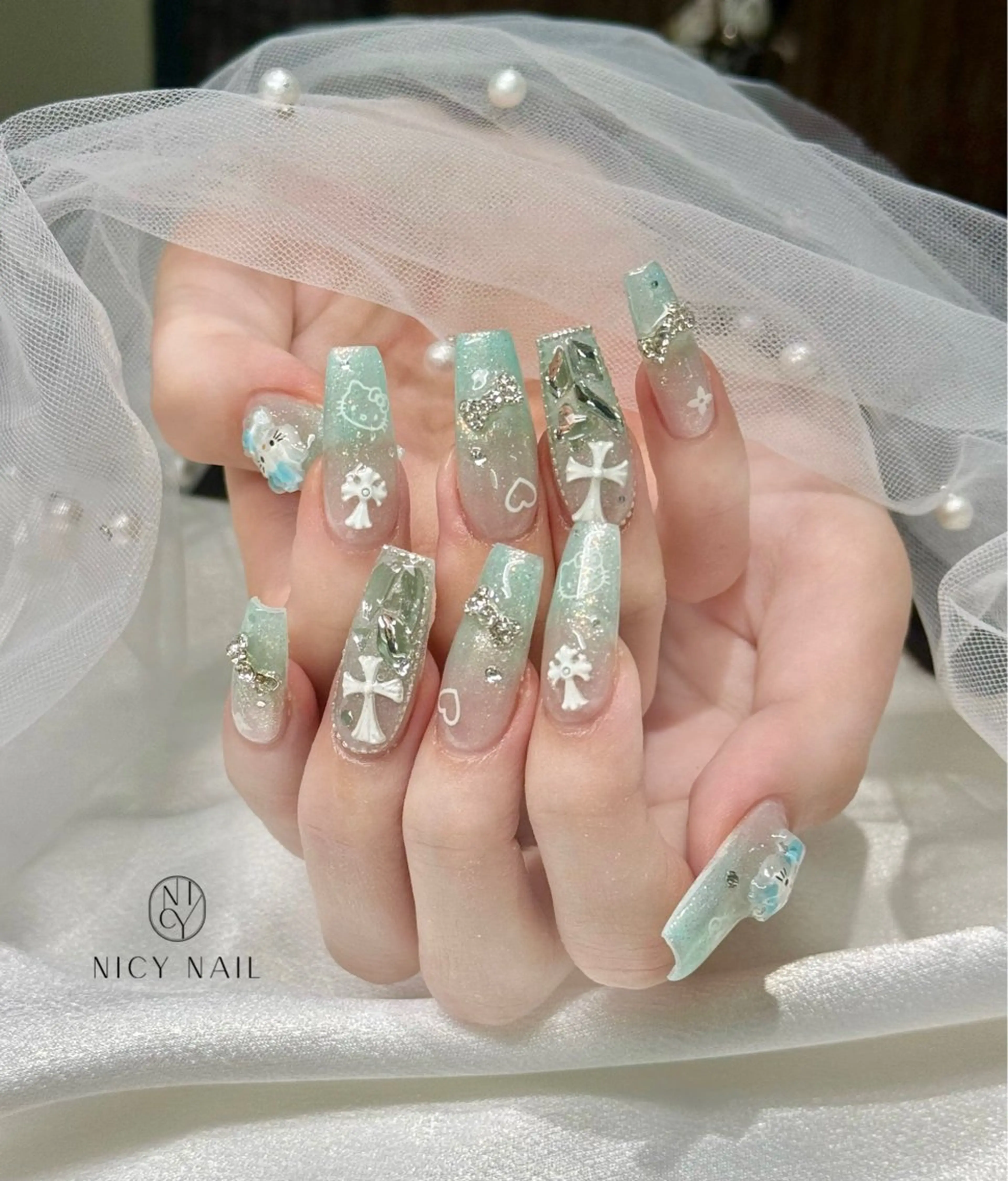 ネイル アートネイル オーロラネイル ブルー チークネイル フットネイル ハンドネイル Yurin_NICY 池袋のネイルデザイン