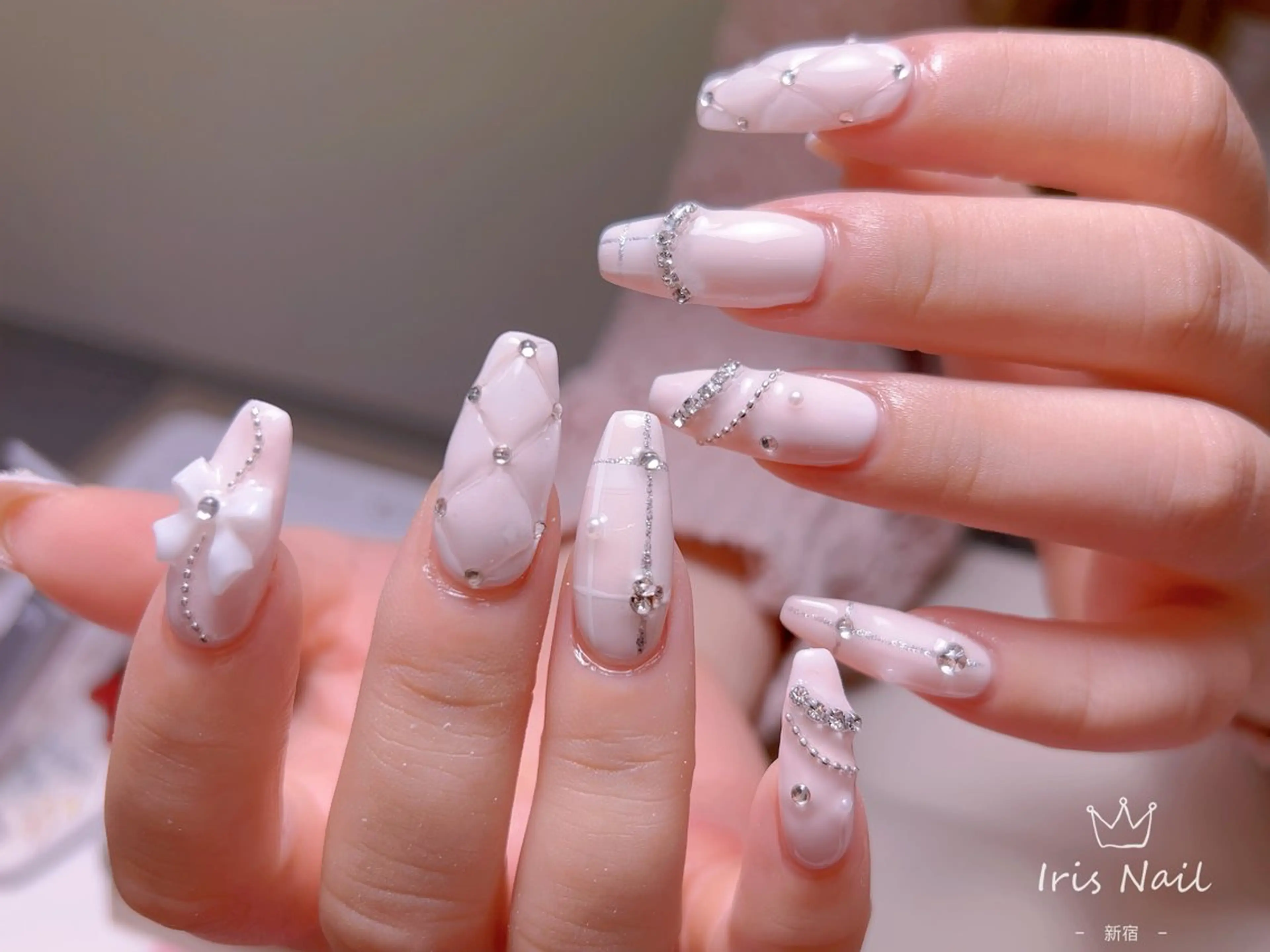 ネイル フレンチネイル ジェルネイル グラデーション 韓国ネイル マグネットネイル ハンドネイル 【長さ出し】 IRIS NAILのネイルデザイン