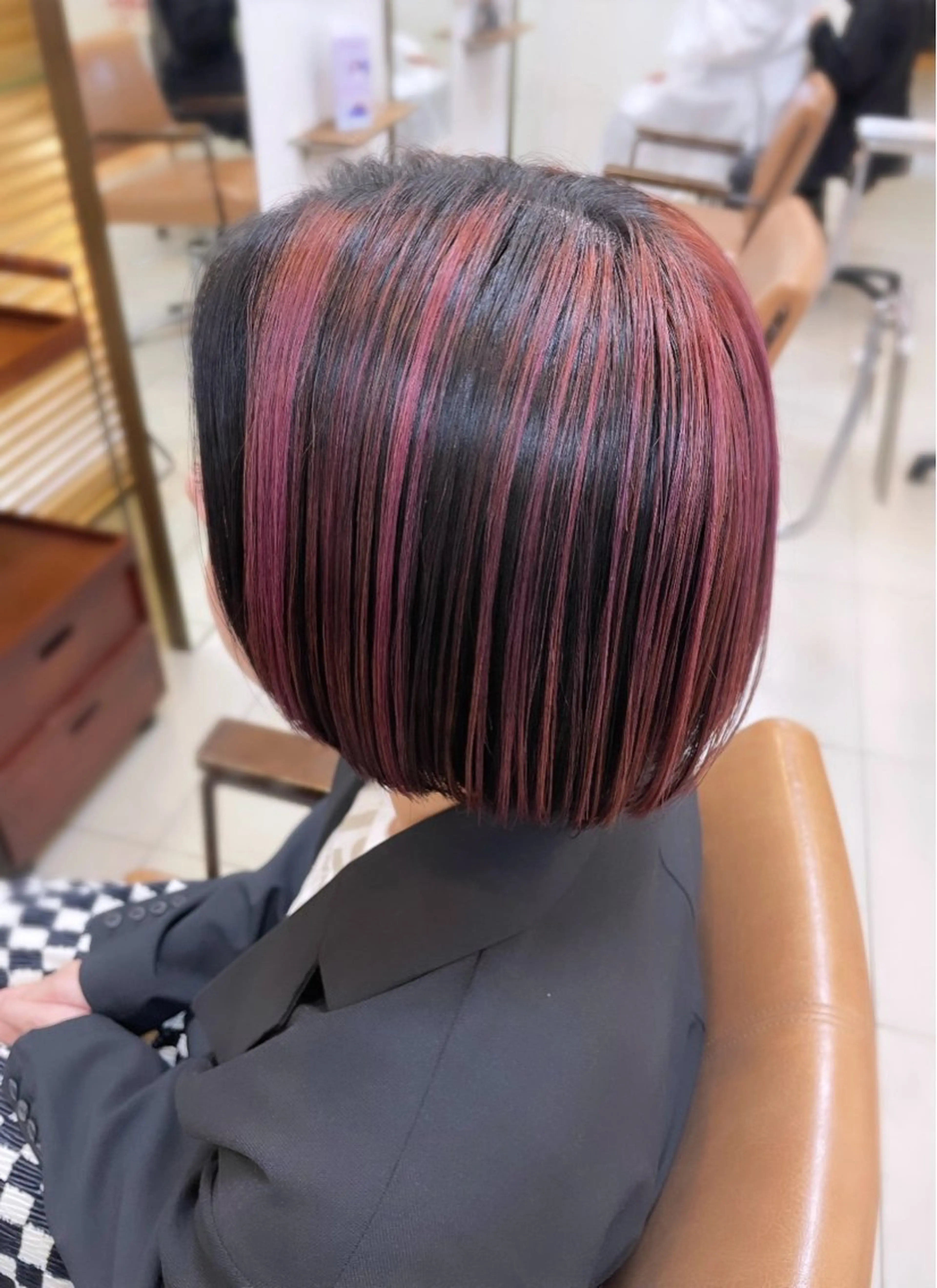 ショート カラー 黒髪 ピンクカラー SOYON なんば店所属・水島 真彩のヘアスタイル