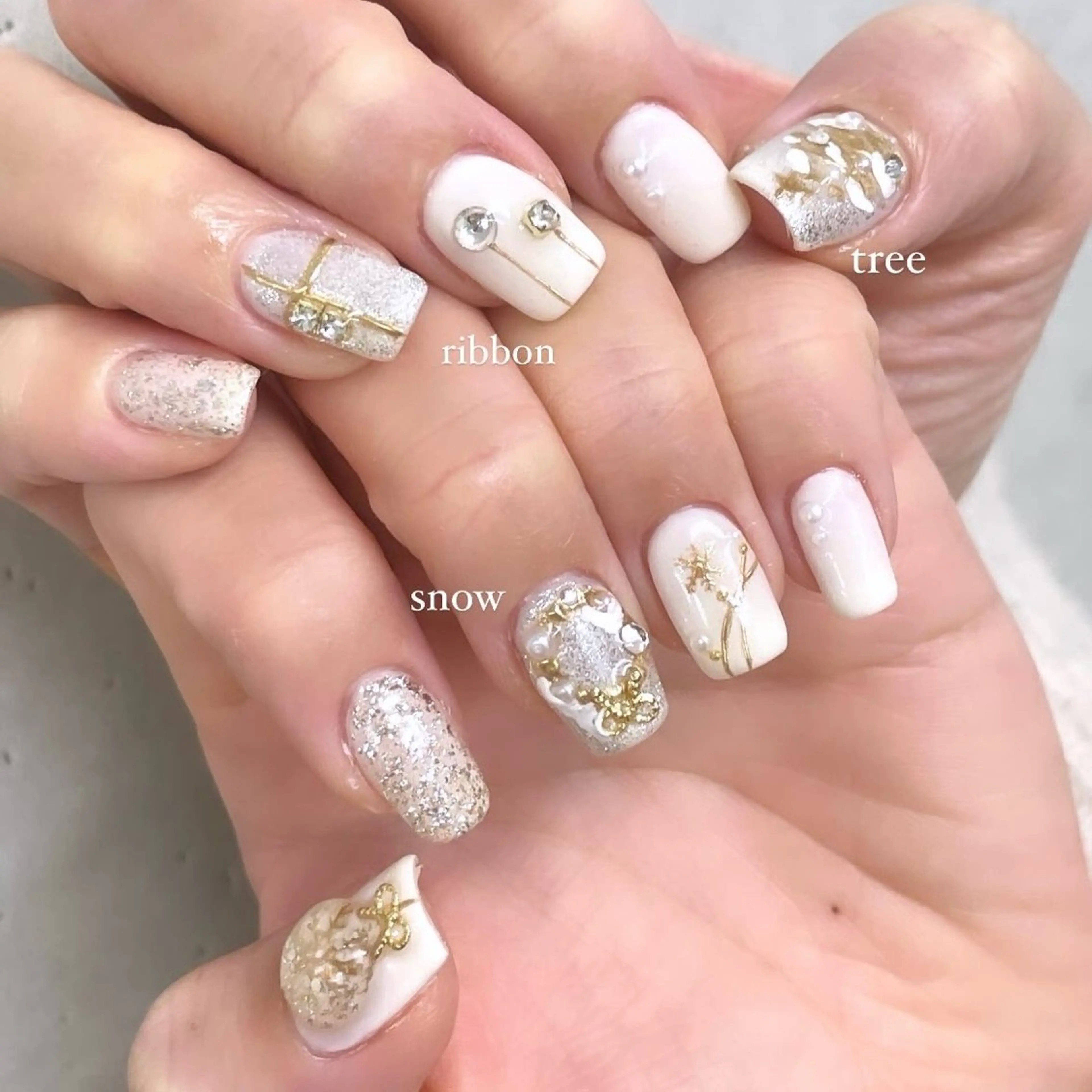 ネイル アートネイル キラキラネイル ロングネイル ニュアンスネイル 赤色 ☃️Nobody_ Renのネイルデザイン