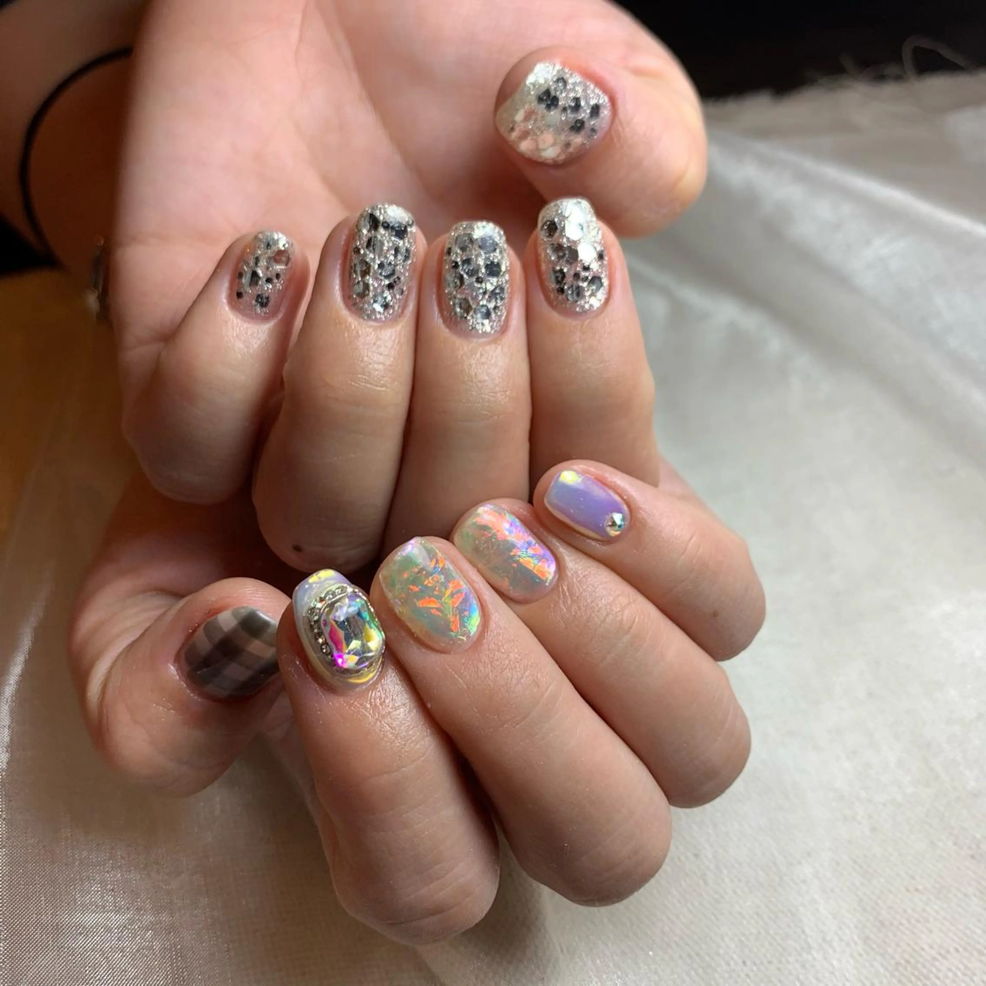 ネイル repos~ルポ~所属・里見 麗のネイルデザイン