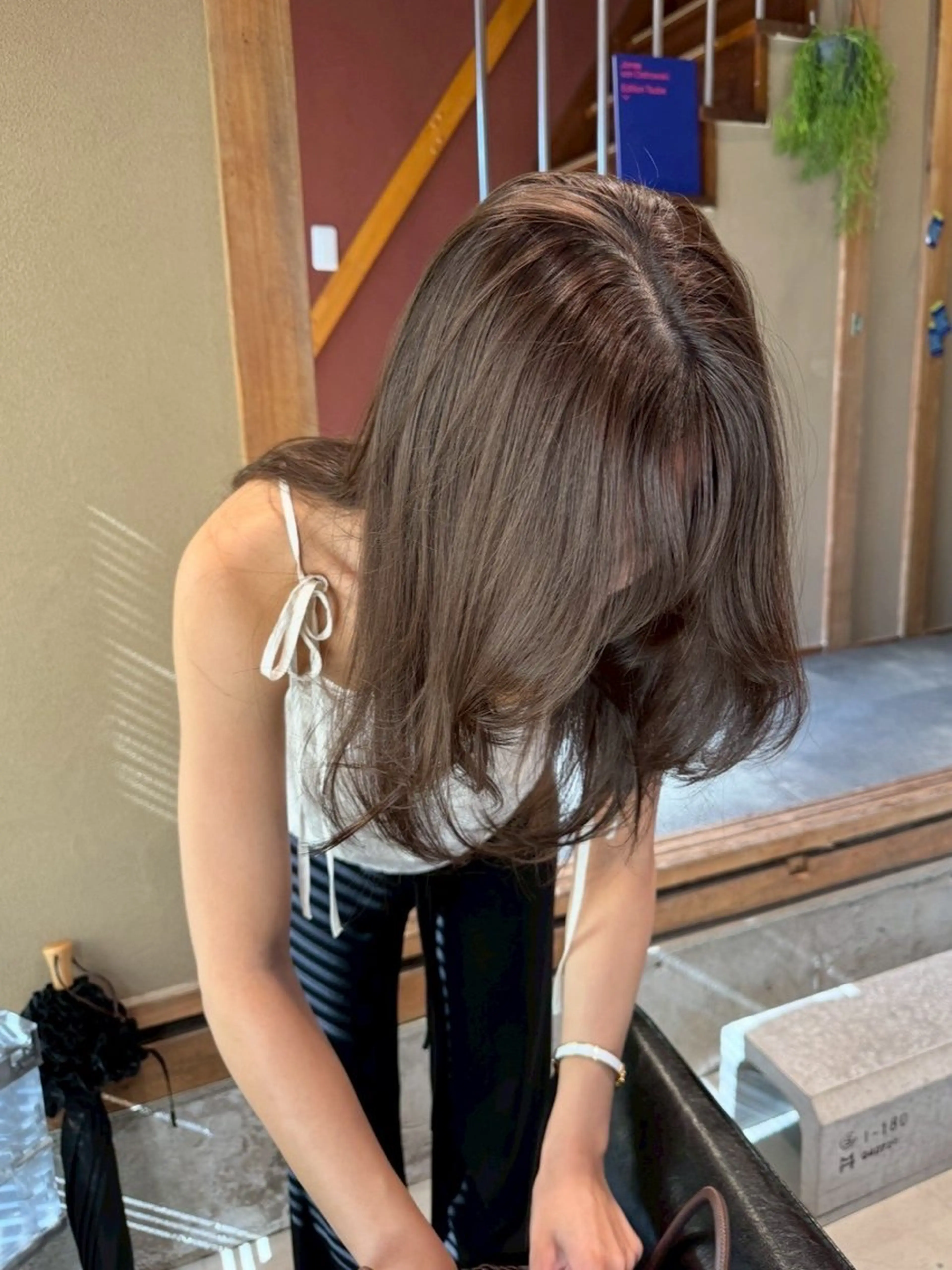 セミロング カラー 溝曽路 優衣のヘアスタイル