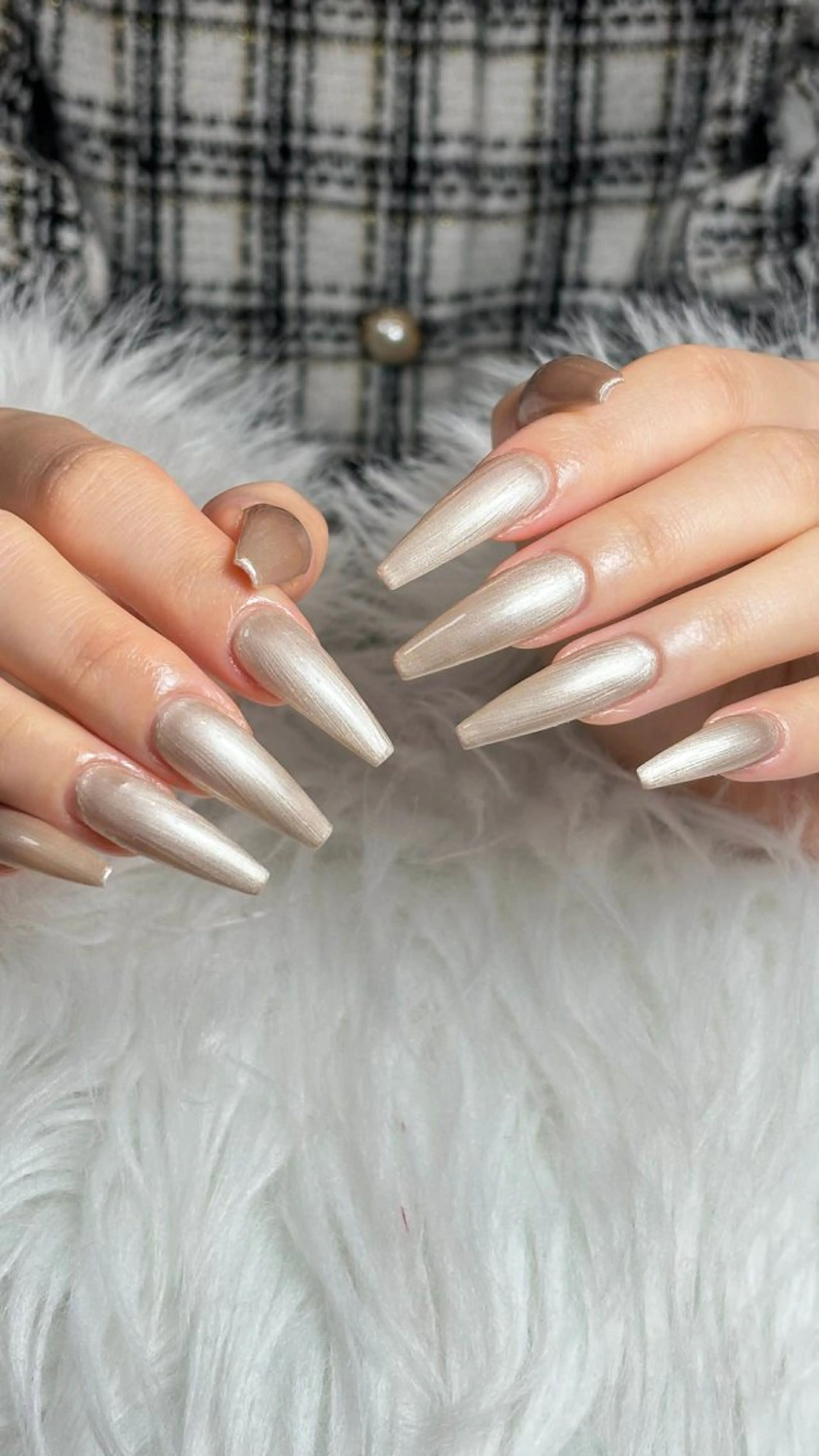 ネイル オーロラネイル ボルドー ブラウン 氷ネイル・うるうるネイル キラキラネイル ハンドネイル Julli NailStudioのネイルデザイン