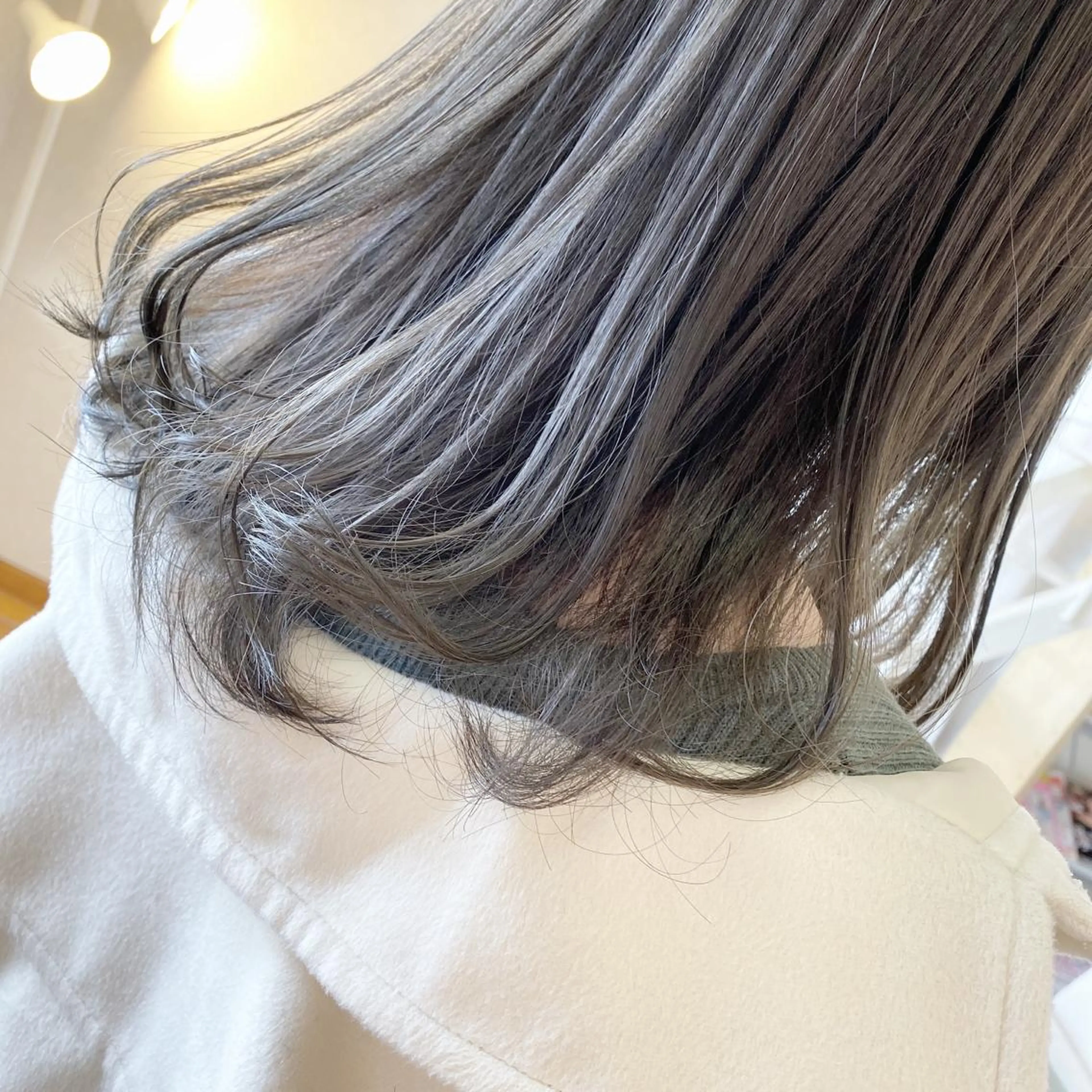 セミロング カラー 荒木 ひろかのヘアスタイル