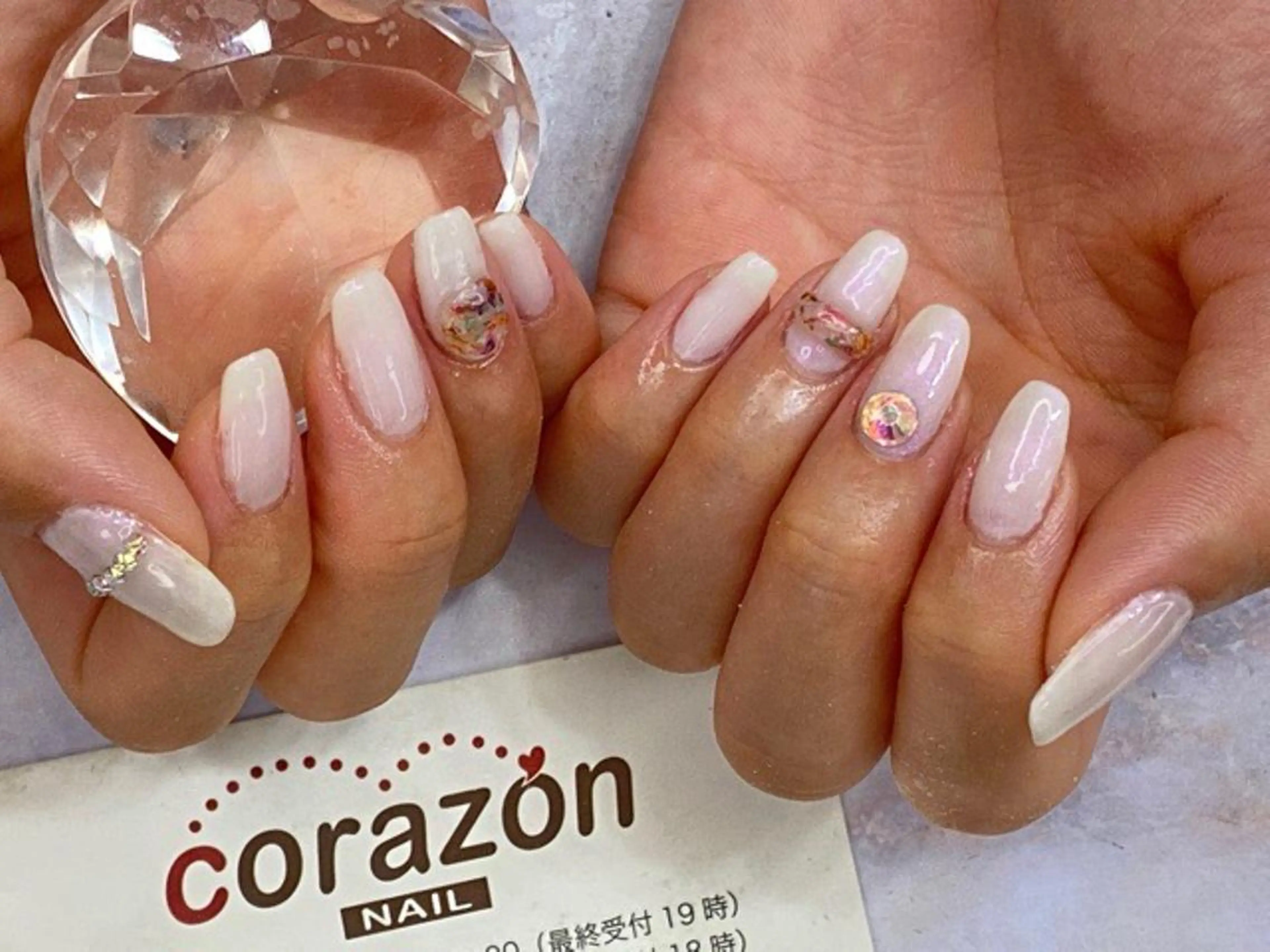 ネイル フラワーネイル ジェルネイル ホワイト corazon所属・ネイリスト aicoのネイルデザイン