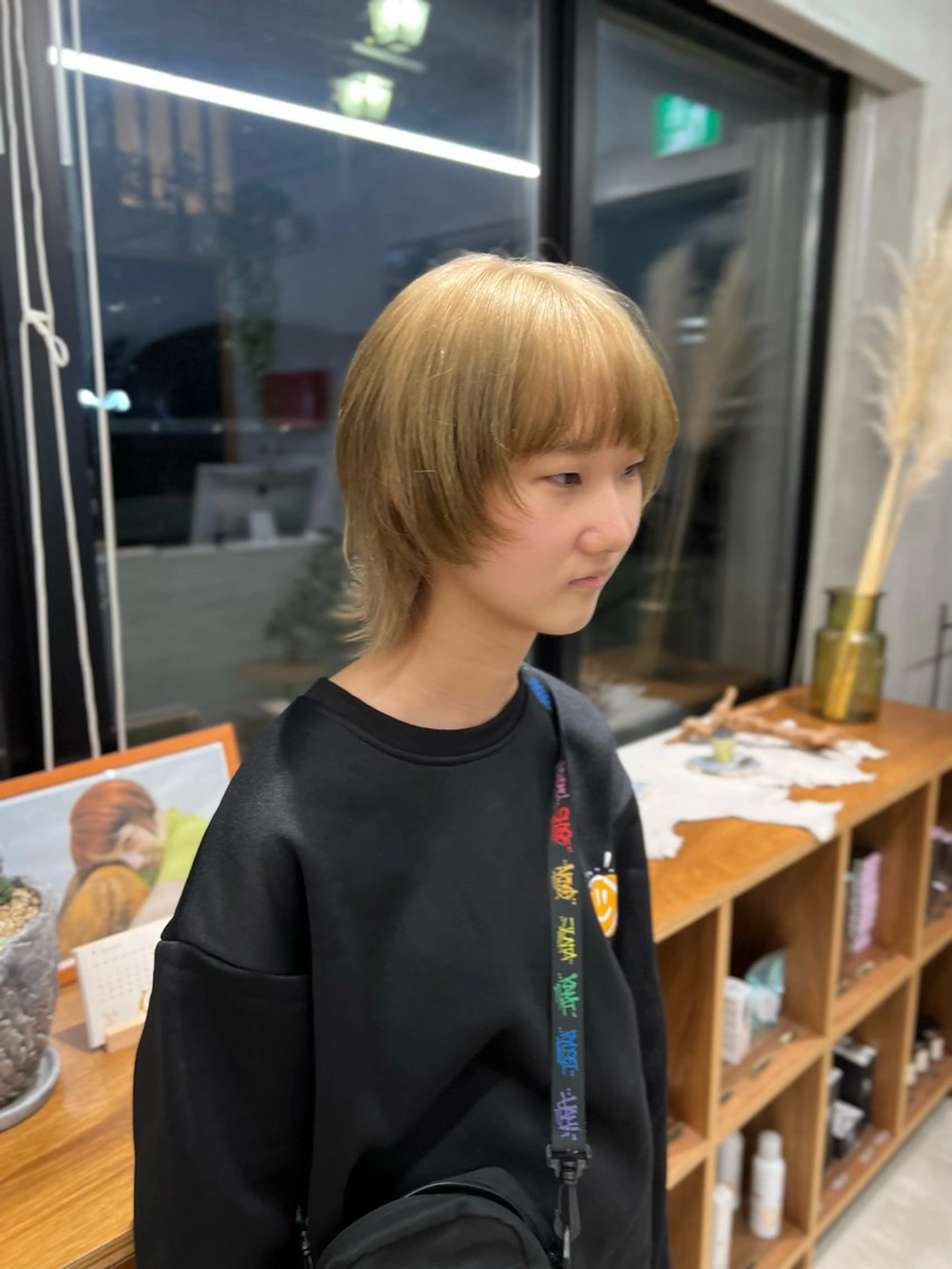 ショート 顔周りカット レイヤーカット ケアブリーチ/ ハイトーン/牧野のヘアスタイル