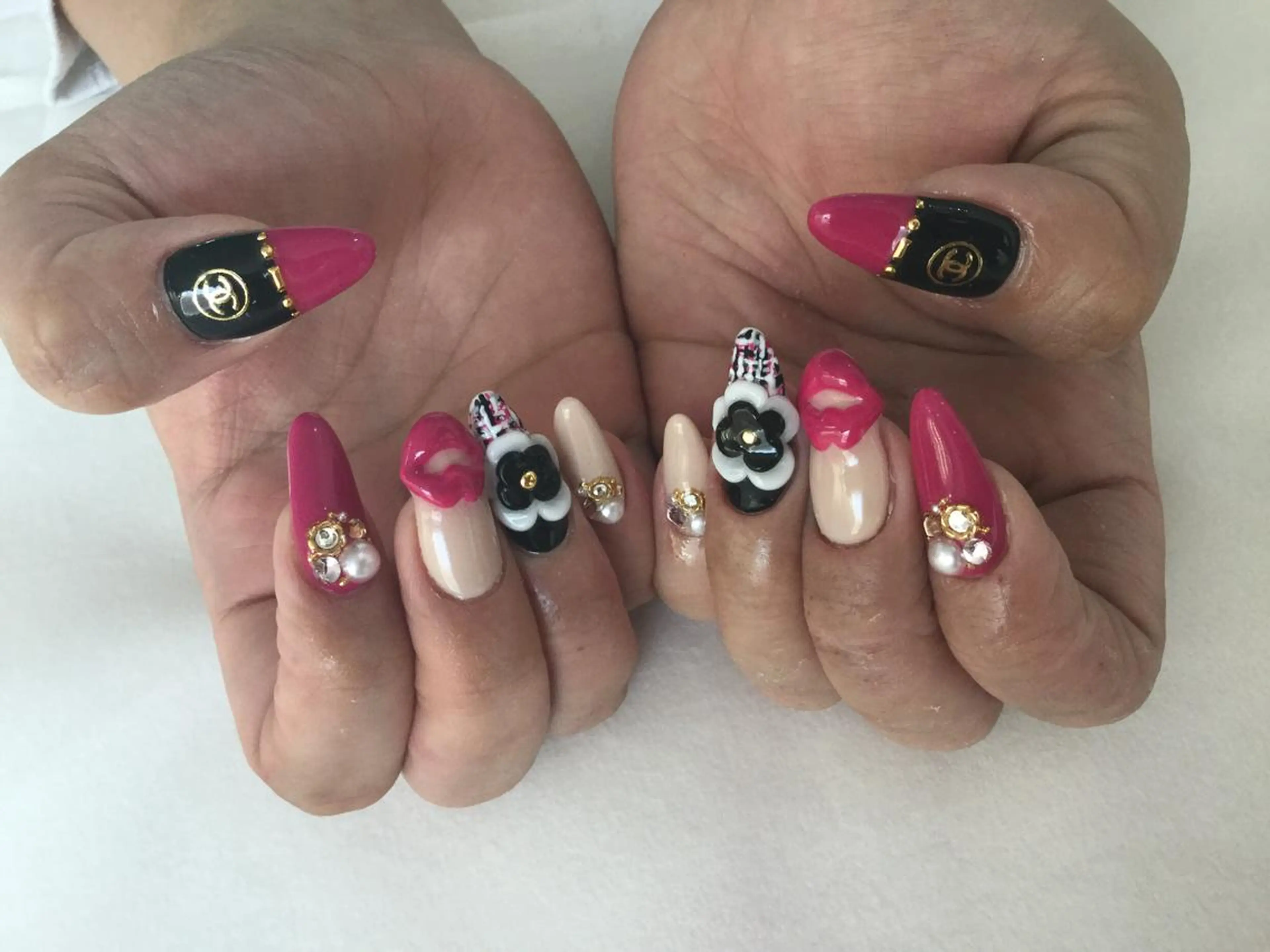 ネイル ハンドネイル 💎🐰 saki. m 🐰💎のネイルデザイン