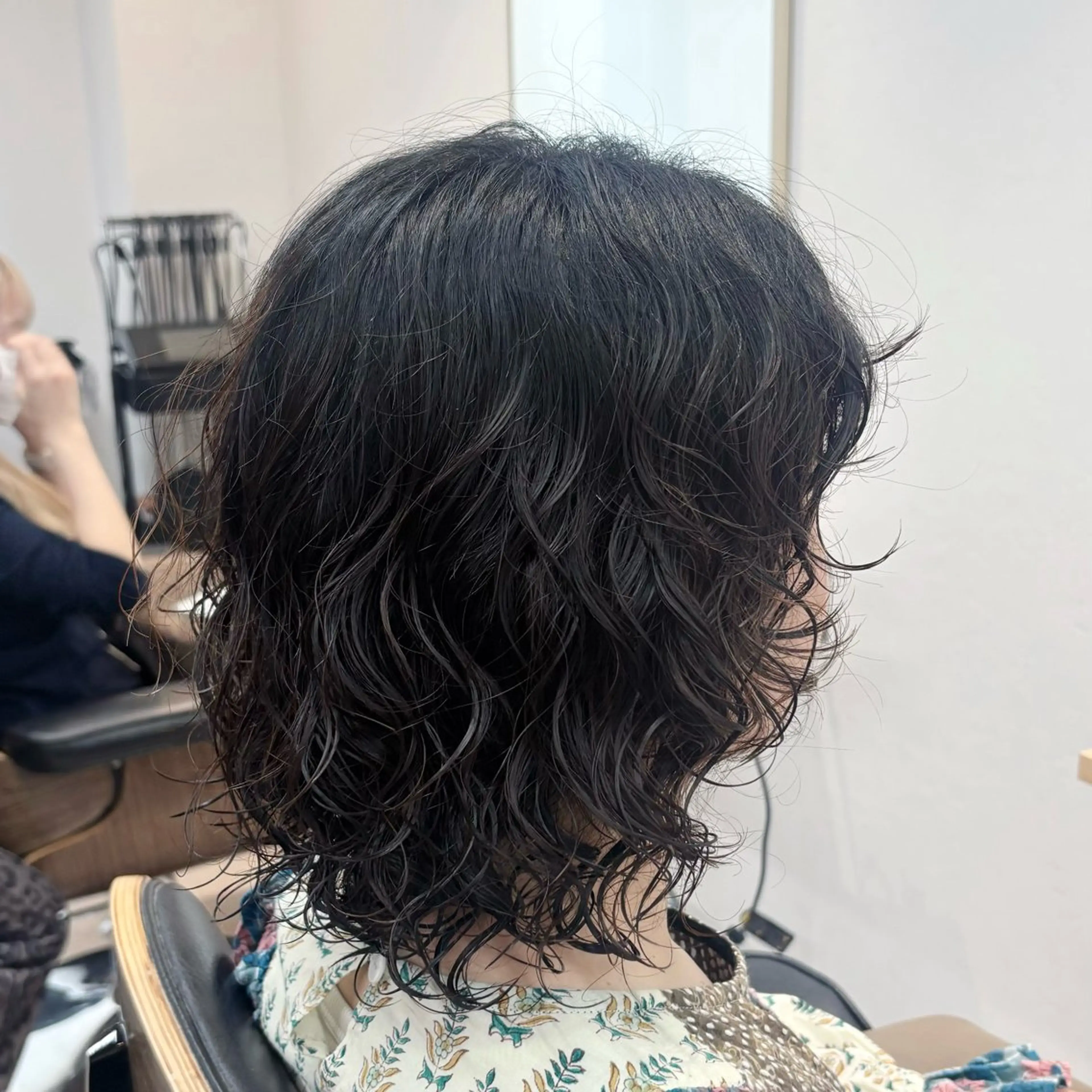 ミディアム ミディアムパーマ レイヤーカット カット パーマ トリートメント ✨透明感カラー/ インナーカラー/うみのヘアスタイル