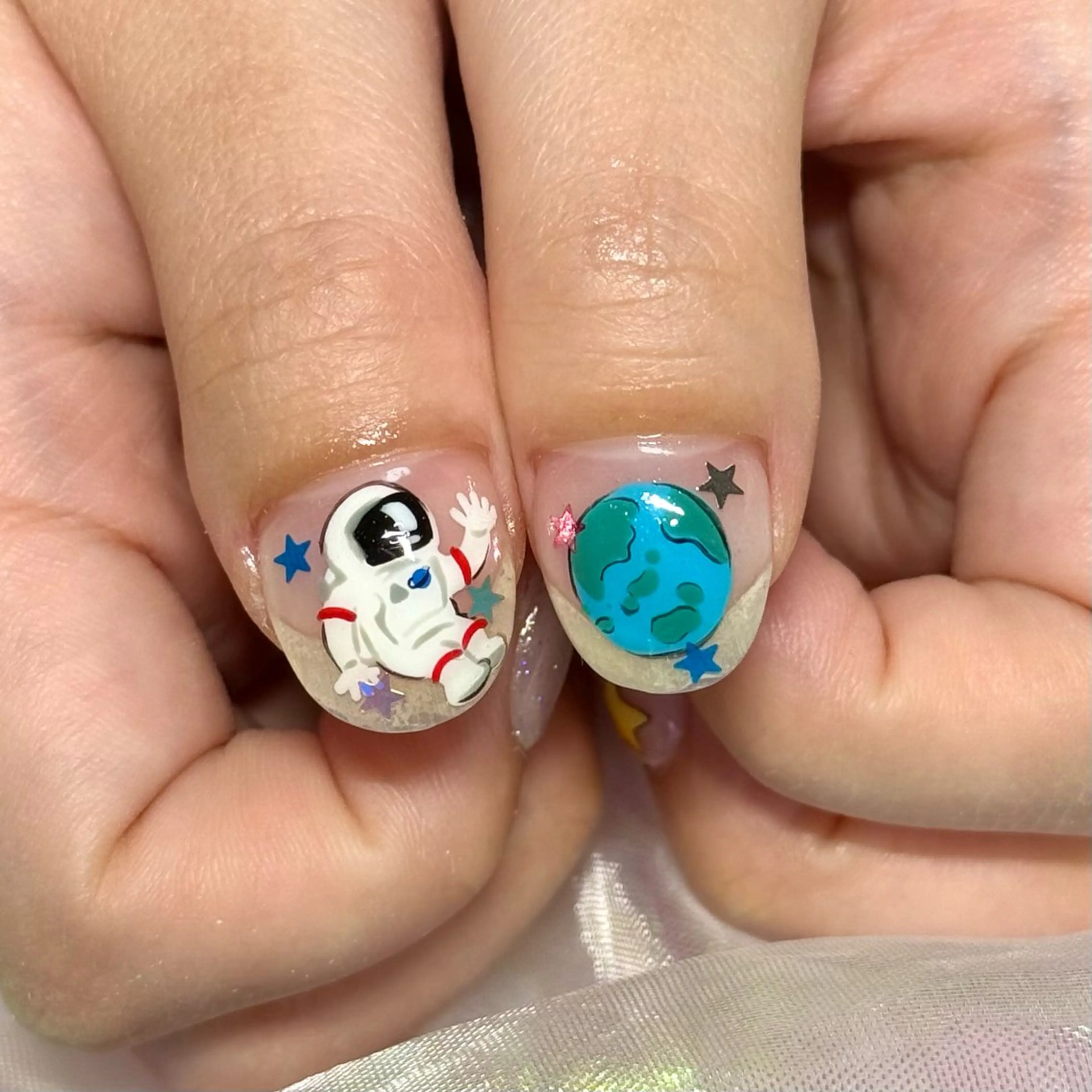 ネイル アートネイル クリアネイル ハンドネイル OKIKA所属・【OKIKA】 らん🦖🌈🧡のマツエク・マツパデザイン