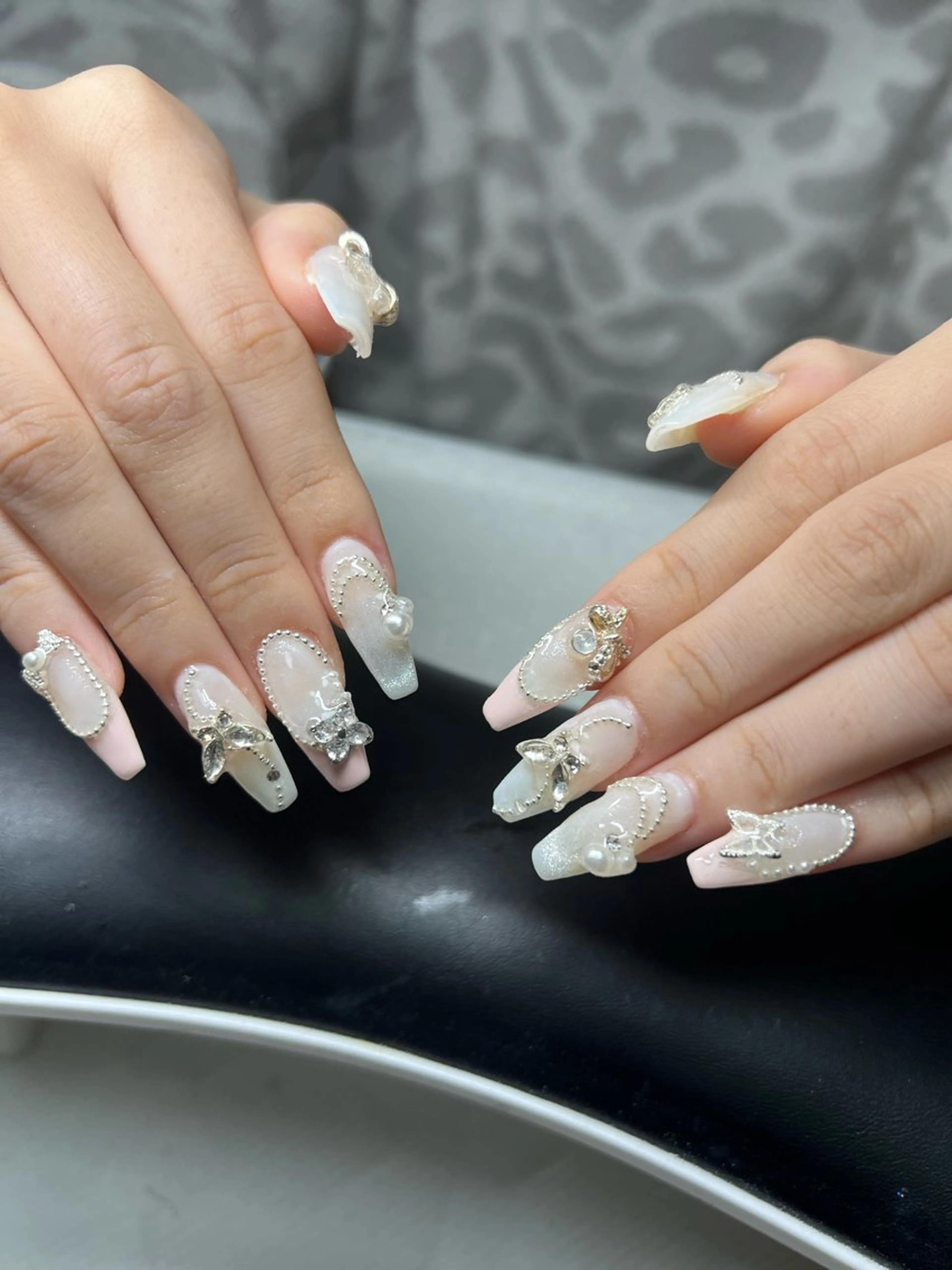 ネイル オーロラネイル チークネイル 長さ出し フットネイル フレンチネイル Lee Nails チップ長さだし専門店のネイルデザイン