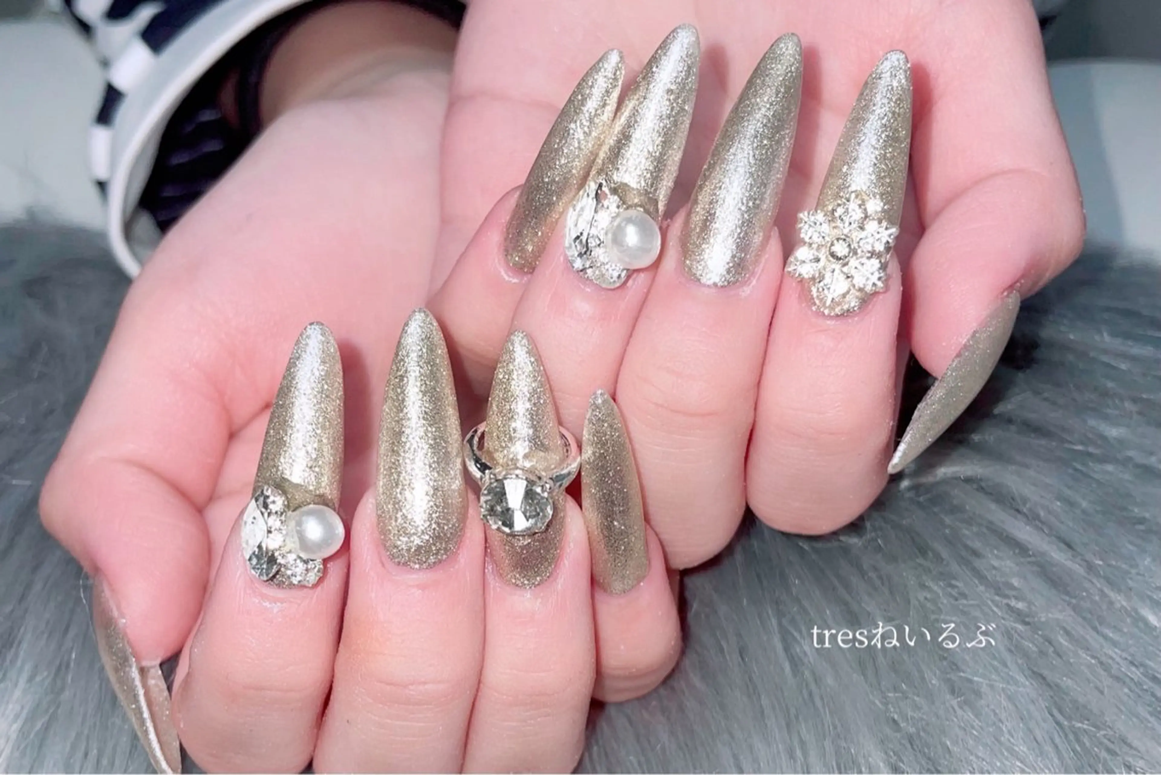 ネイル 長さ出し キラキラネイル ワンカラーネイル tres SAKIのネイルデザイン