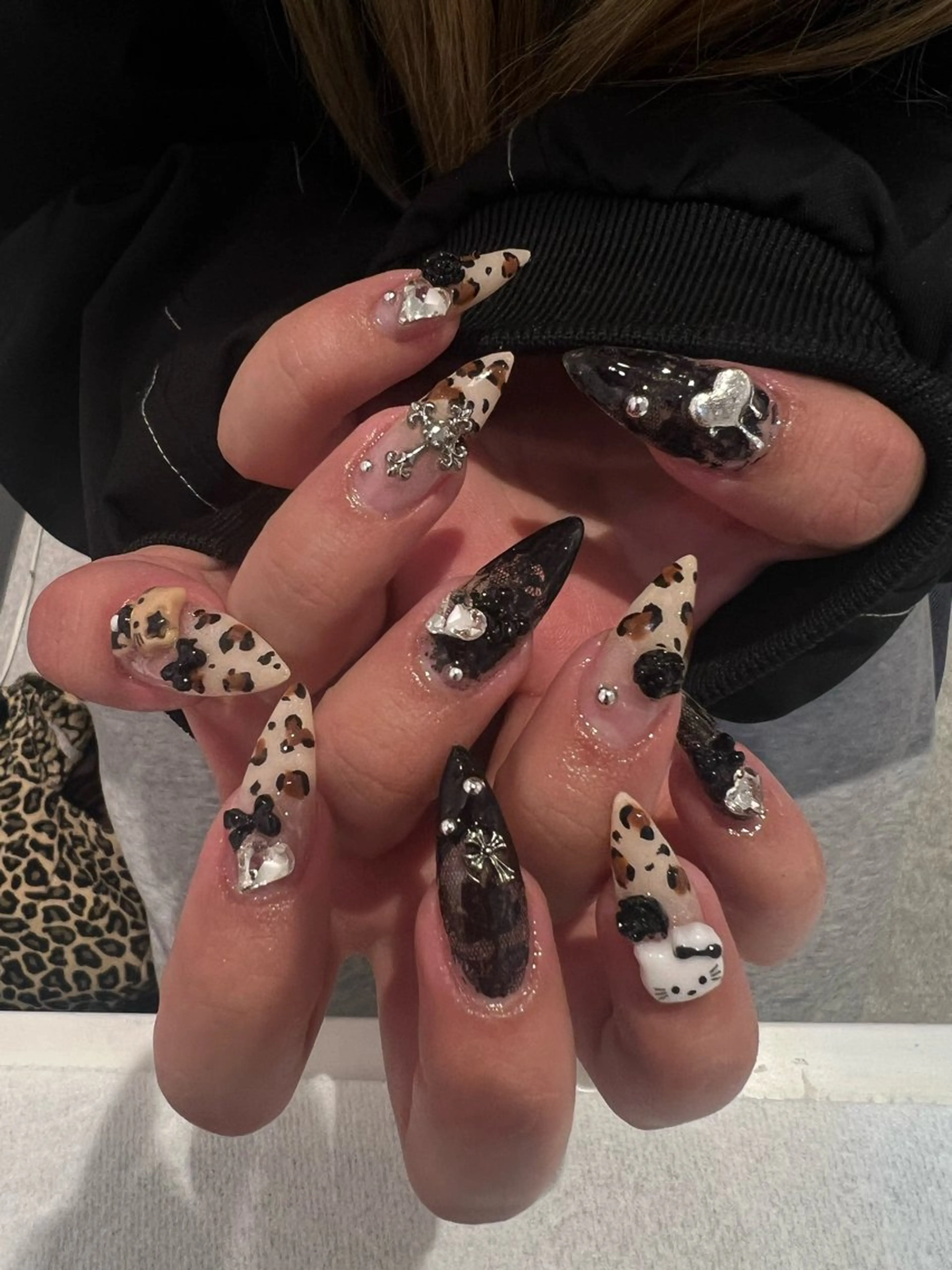 ミディアム losfeliz  高崎オーパ店所属・松田 唯のネイルデザイン