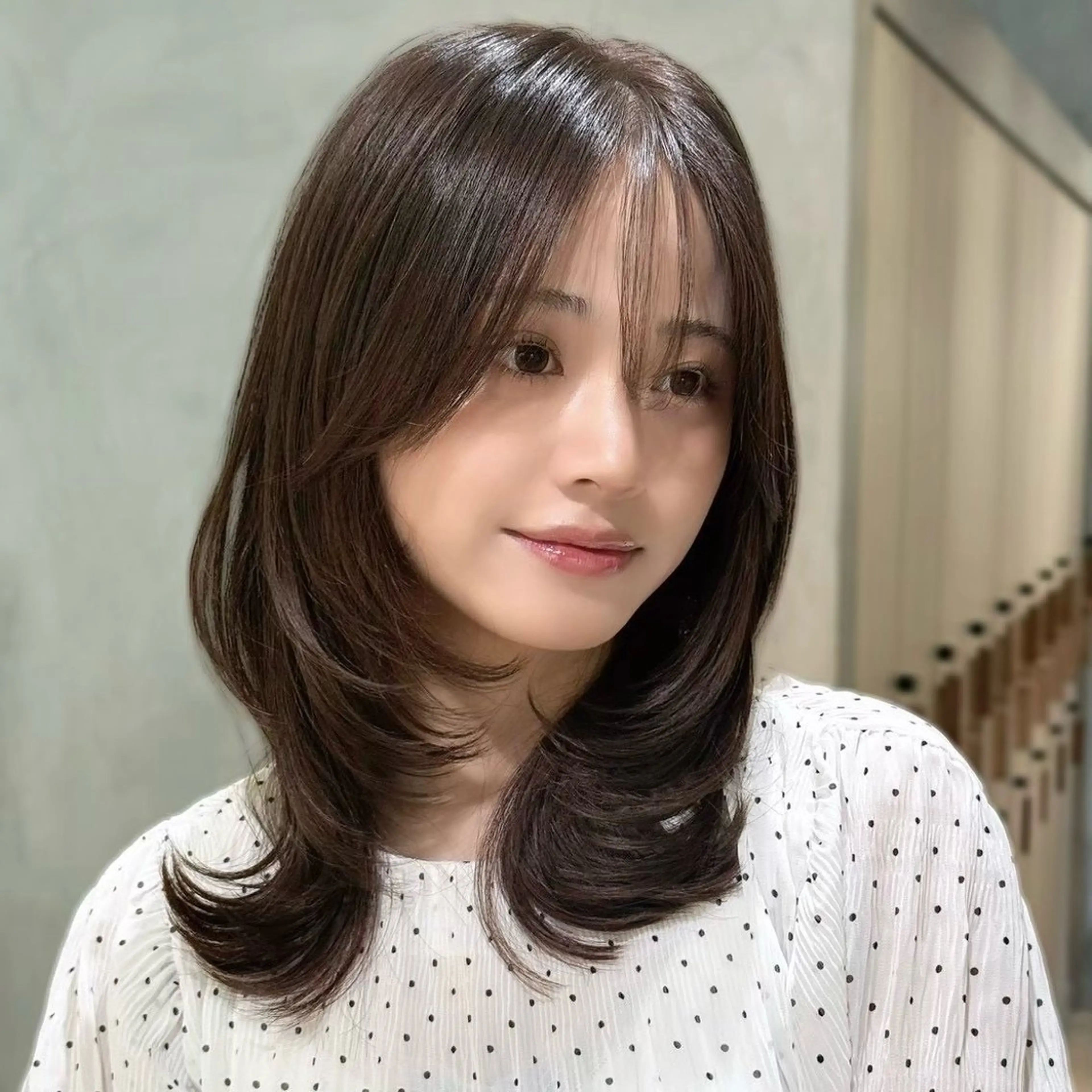 ミディアム カラー カット ヘアカラー トリートメント 髪質改善|透明 感カラー🩵レイヤーのヘアスタイル