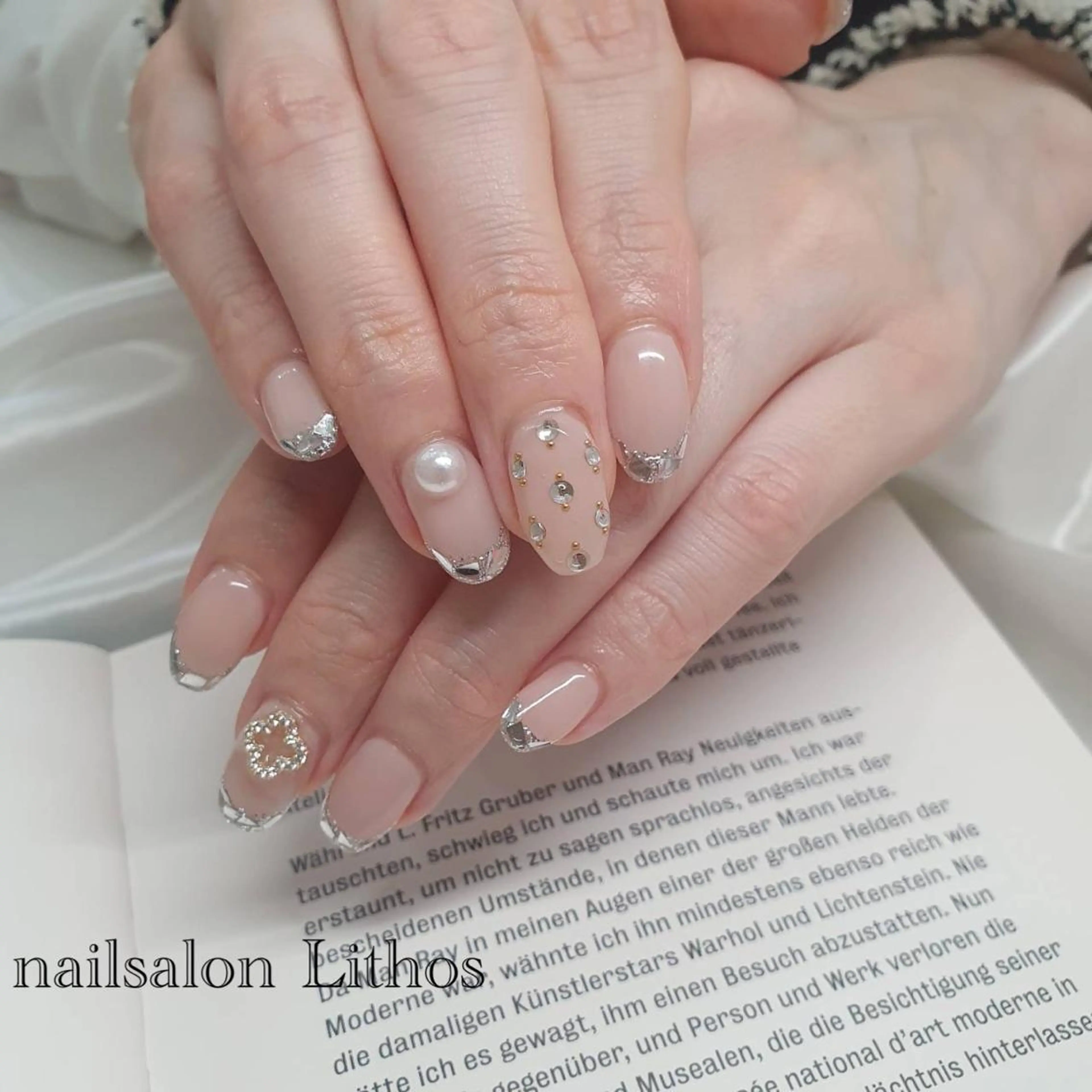 ネイル フレンチネイル ジェルネイル ガラスフレンチ キラキラネイル 韓国ネイル ハンドネイル nailsalon Lithos所属・nailsalon Recontreのネイルデザイン