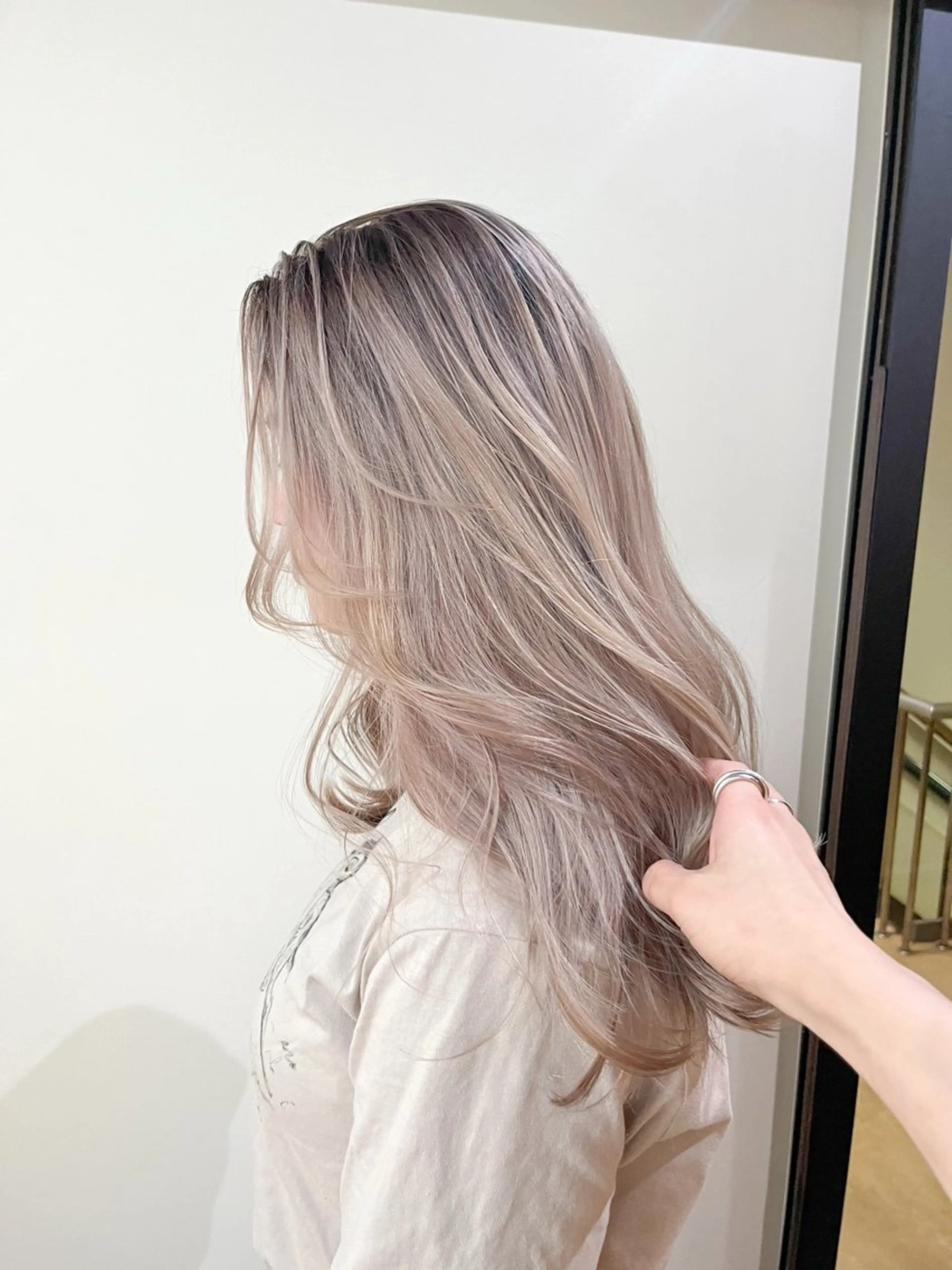 ロング カラー ヘアカラー トリートメント ヘアセット 似合わせハイトーン 🍯ayumi🍯のヘアスタイル