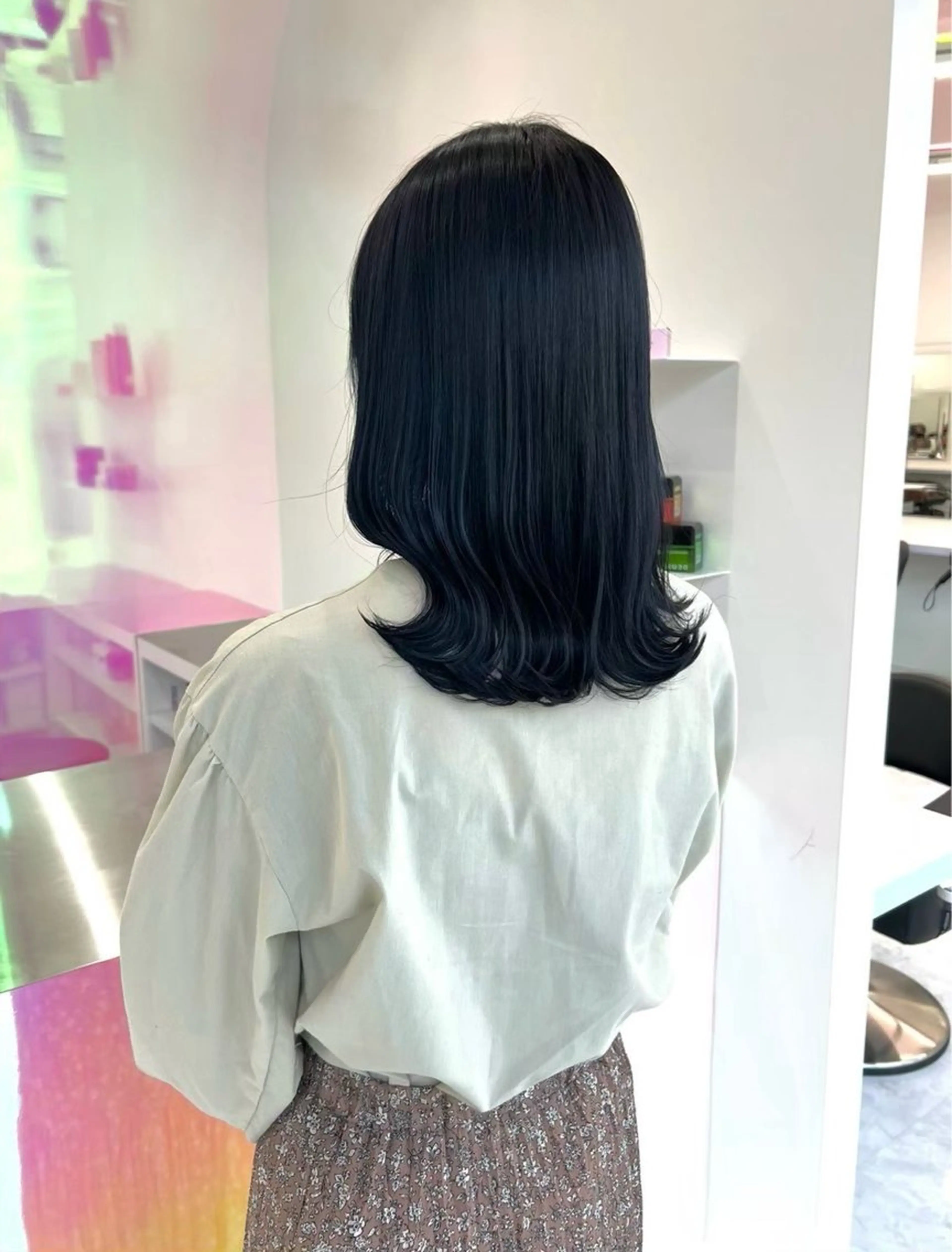 セミロング カラー パーマ ヘアアレンジ 透明感ブリーチカラー 🌈TOMOHIROのヘアスタイル