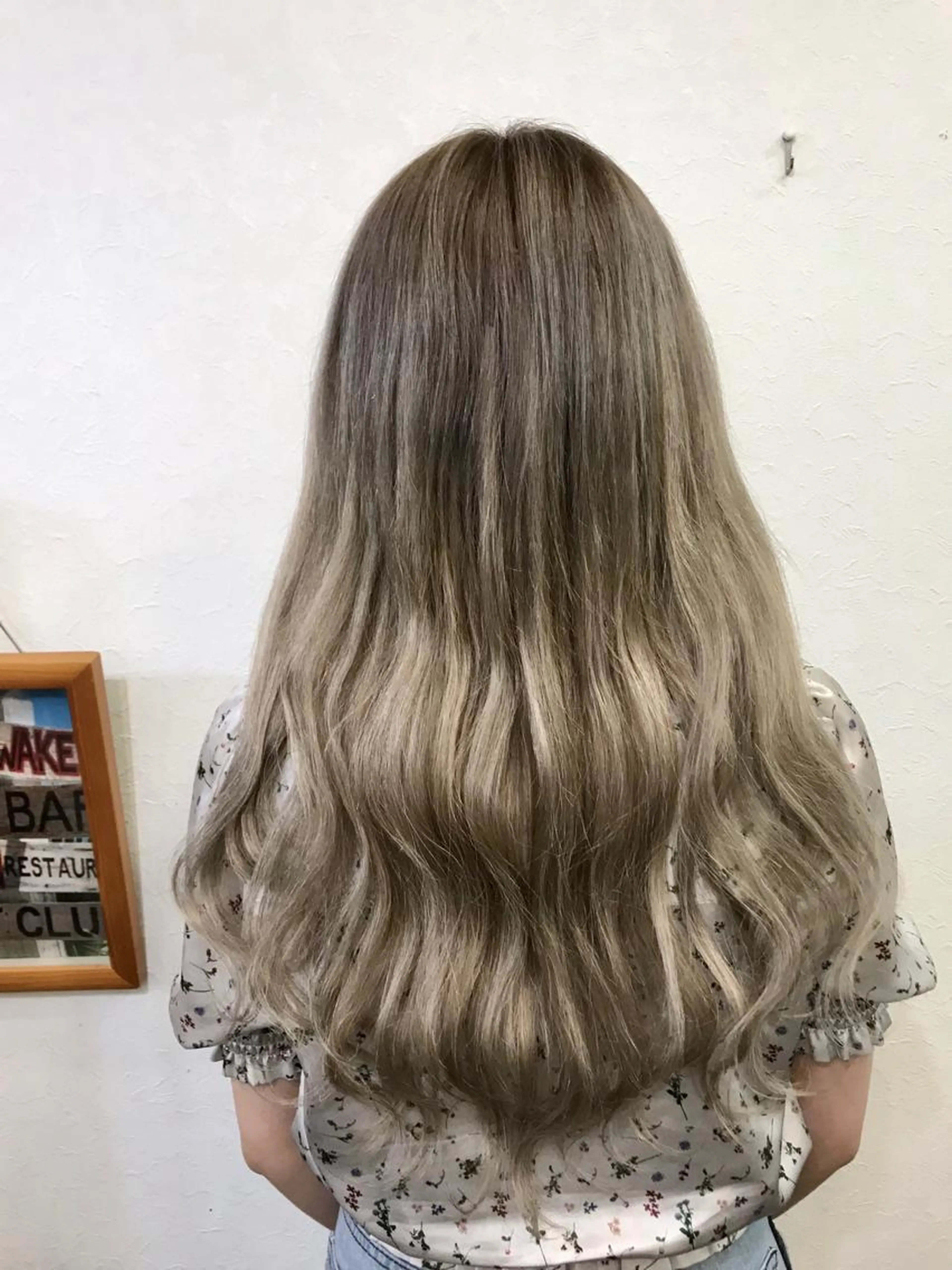 ✨透明感を出したい方必須✨《60本》最高級人毛使用💇‍♀️編み込みエクステ&ブリーチ&カラー【地毛カット付き】の写真