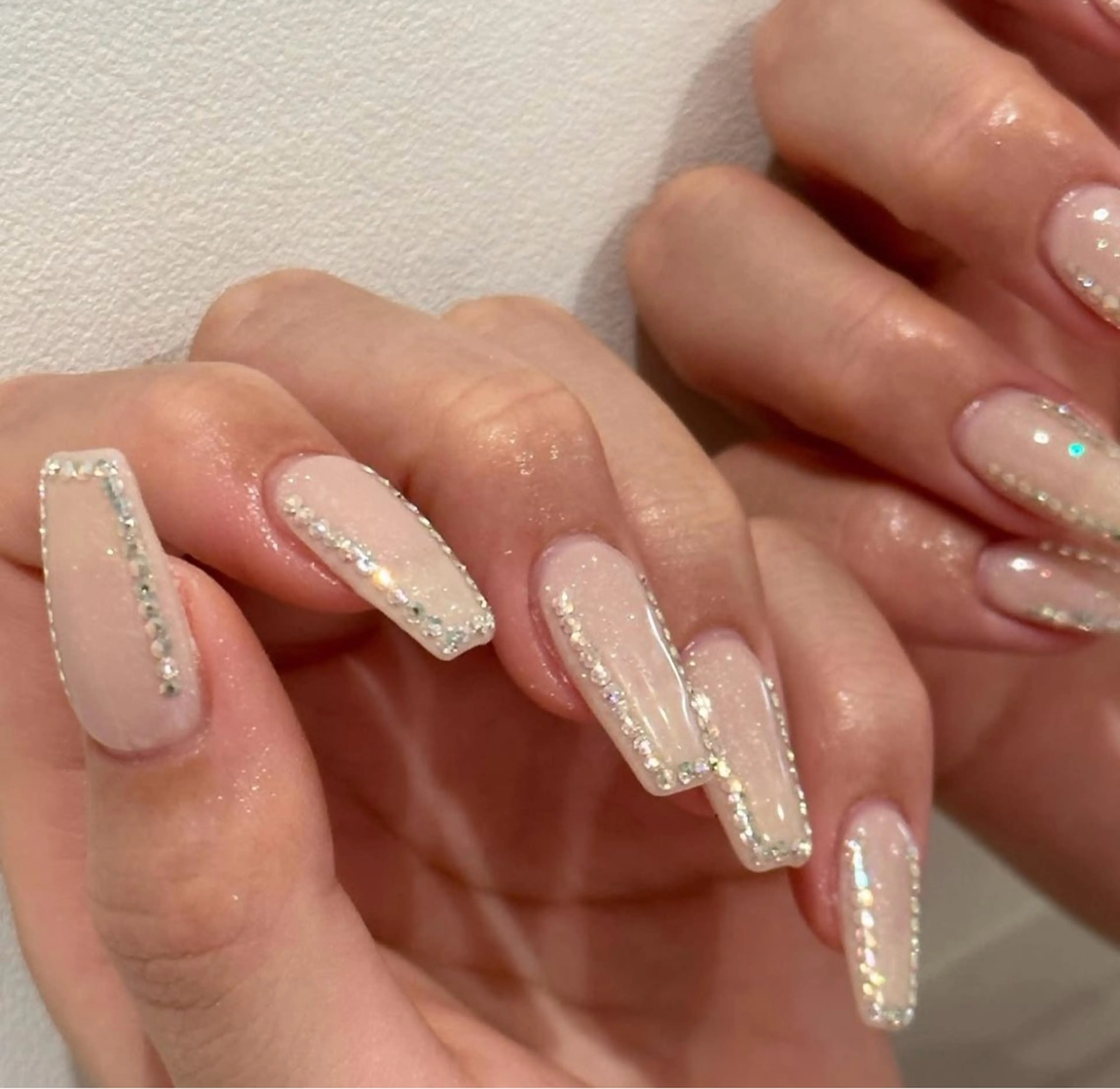 ネイル ロングネイル ピンク ピンクベージュ シンプルネイル ストーンネイル ハンドネイル BERA NAILSのネイルデザイン