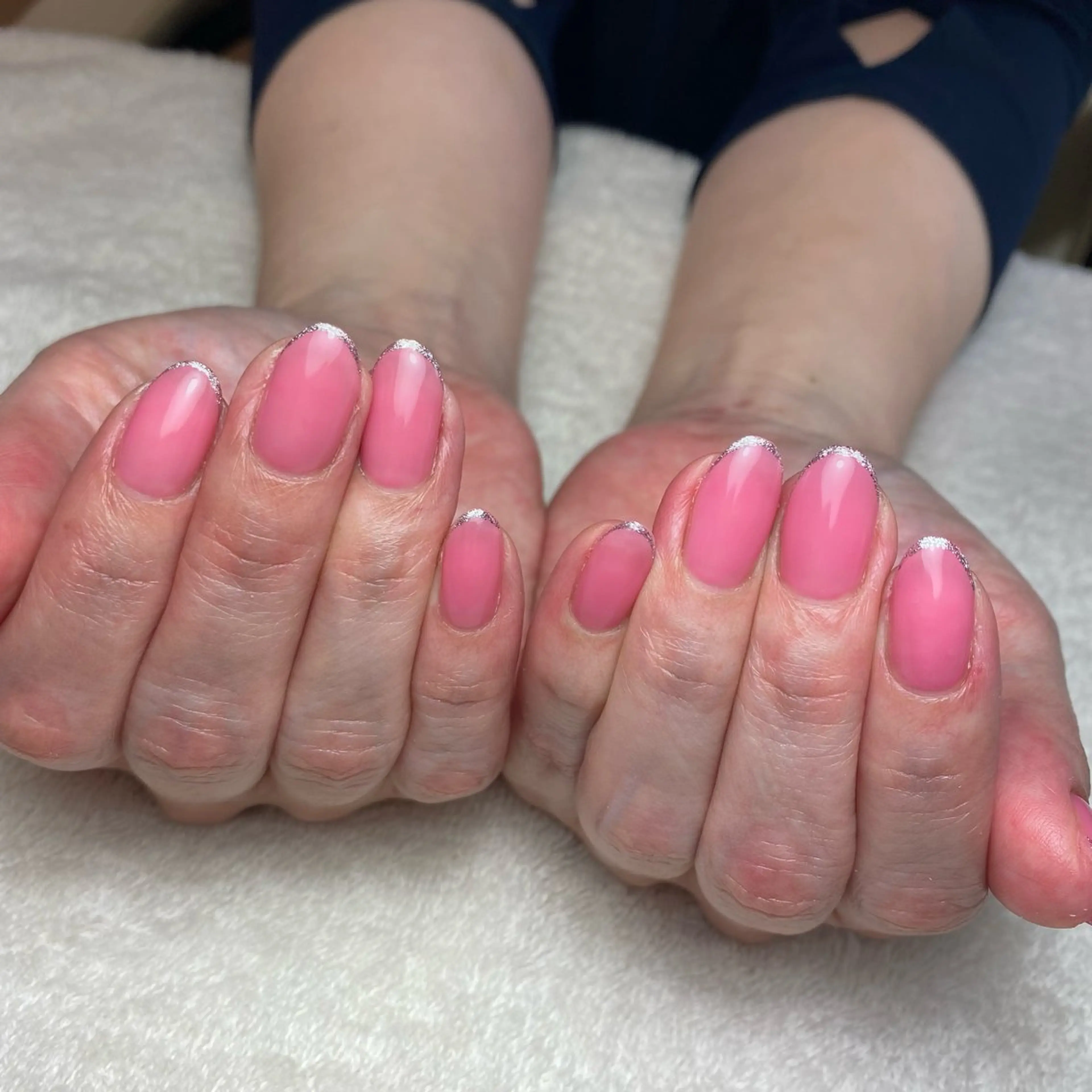 ネイル フレンチネイル ピンク シルバー ハンドネイル COCO+所属・COCO +のエステ・リラクイメージ