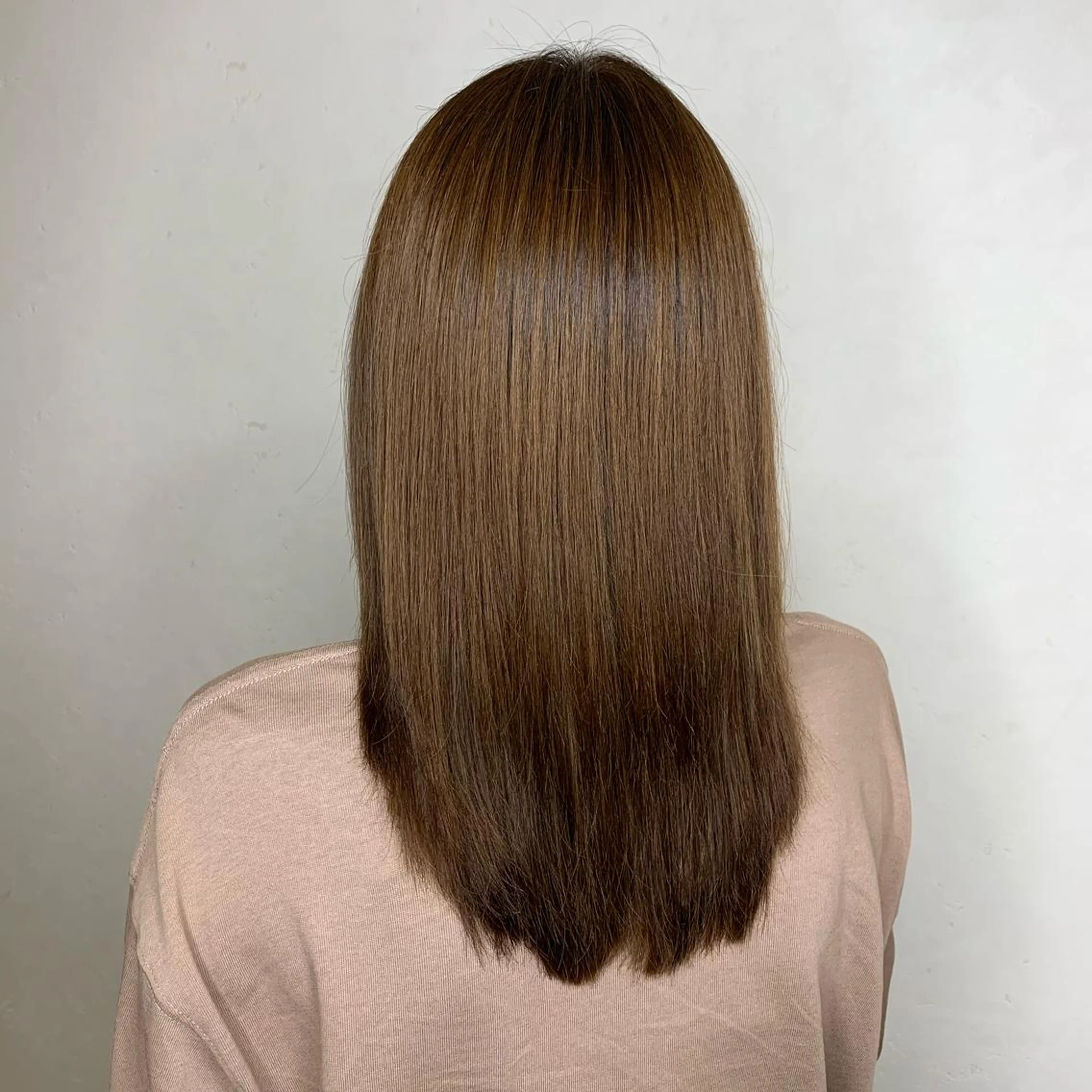 ミディアム ボブ くびれヘア 顔周りカット ハイライト 髪質改善 ヘアカラー トリートメント オリーブカラー 特化　　kaiのヘアスタイル