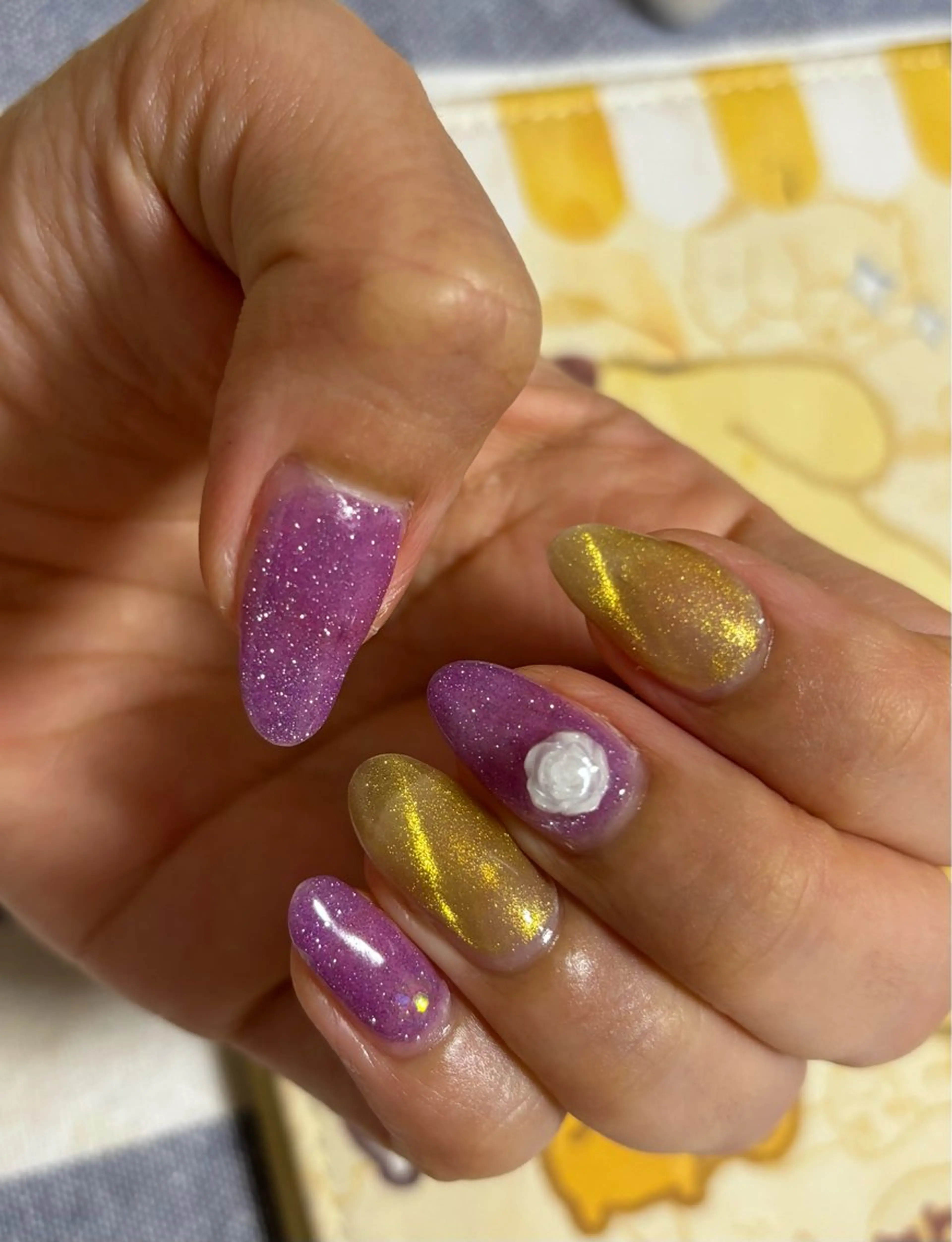 ネイル ラメ(グリッター) マグネットネイル ワンカラーネイル パープル 黄色 ハンドネイル nail salon いづみ(節花内)所属・ネイルサロン いづみ(節花内)のネイルデザイン