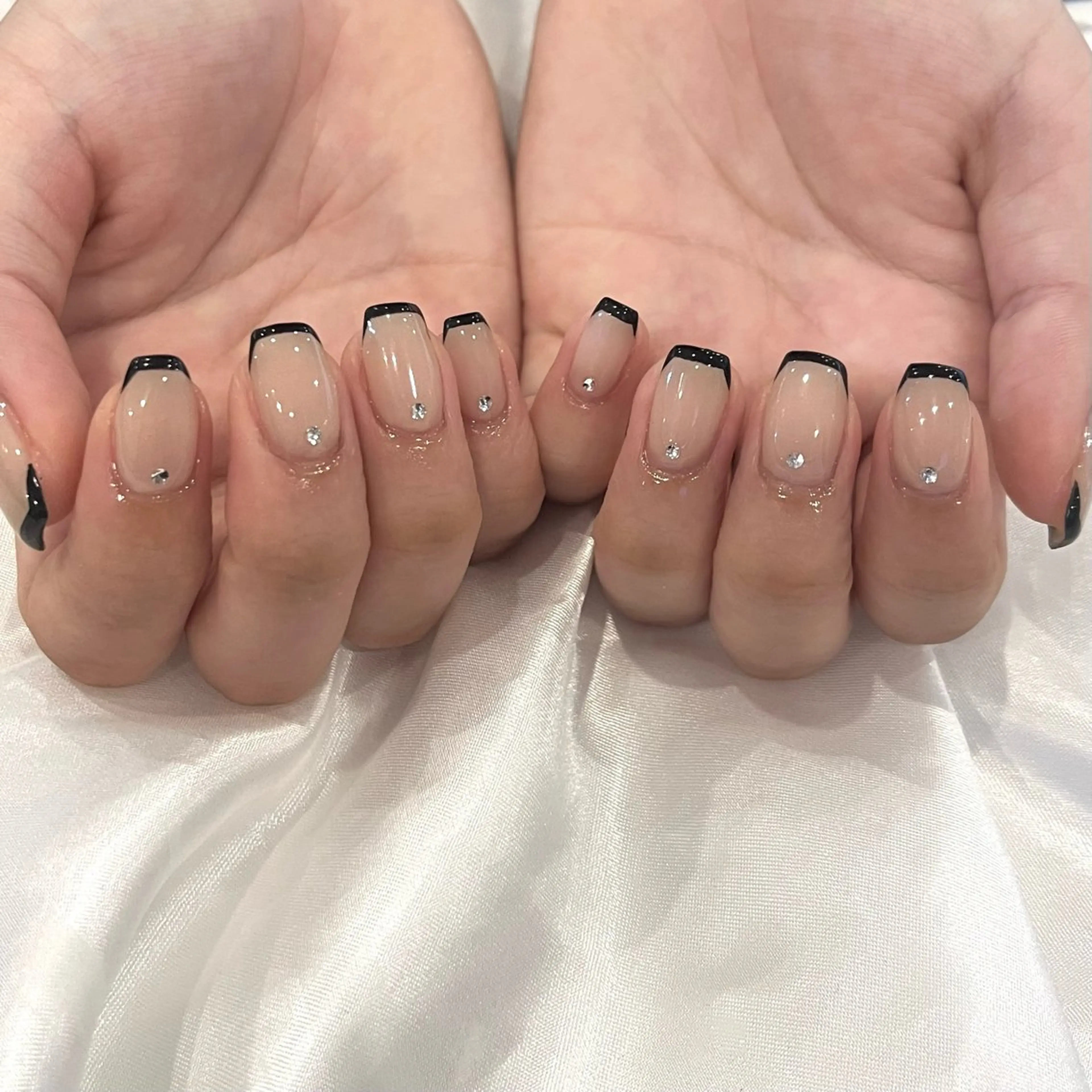 ネイル フレンチネイル ストーンネイル ハンドネイル ♡Tajima Yumeka♡のネイルデザイン