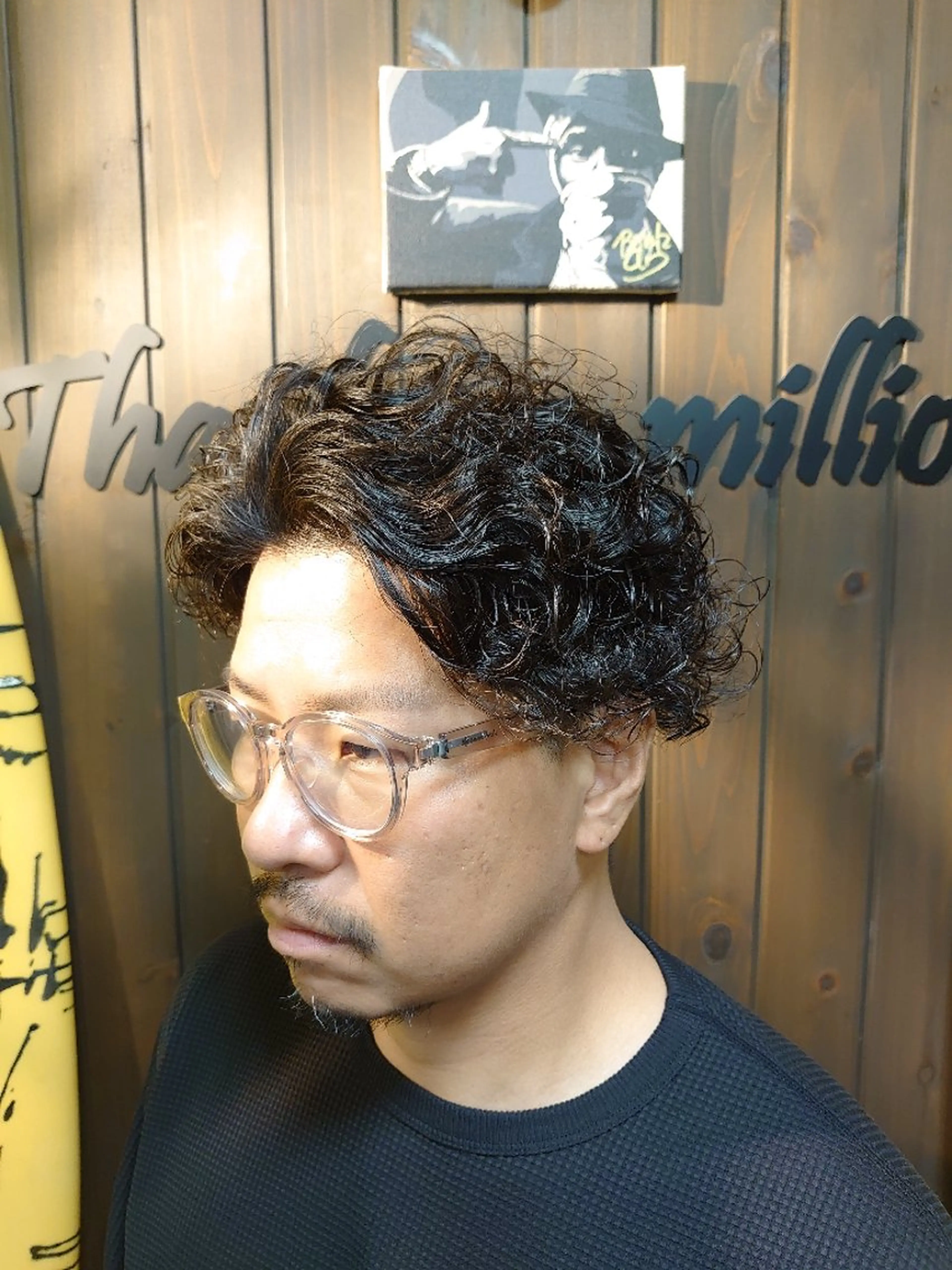 メンズ パーマ ミディアム ミディアムパーマ メンズパーマ サンフラット所属・岡林 選のヘアスタイル