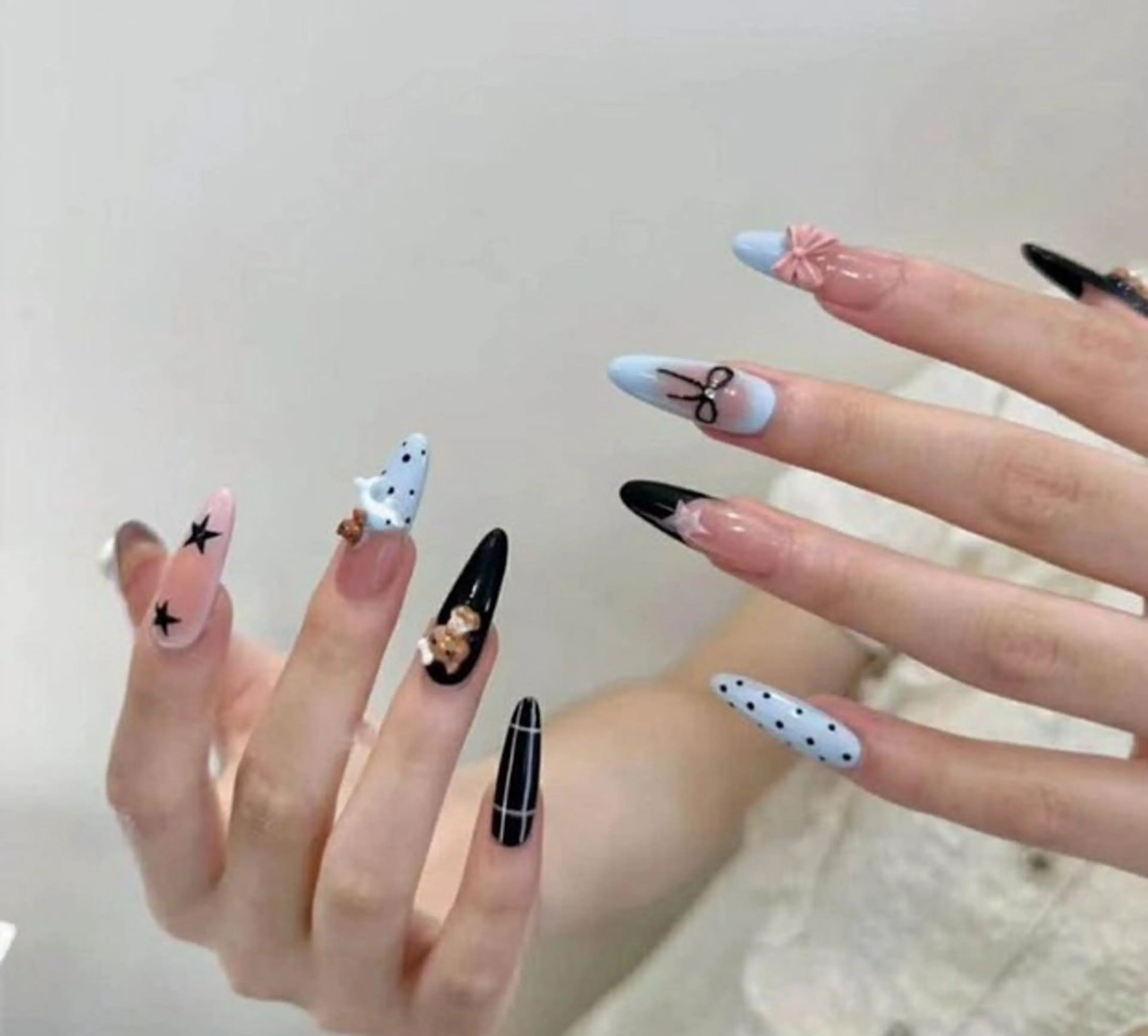 ネイル アートネイル ジェルネイル グラデーション マグネットネイル ニュアンスネイル ハンドネイル Ryu Nail Studio所属・Ryu Nail 新大久保のネイルデザイン