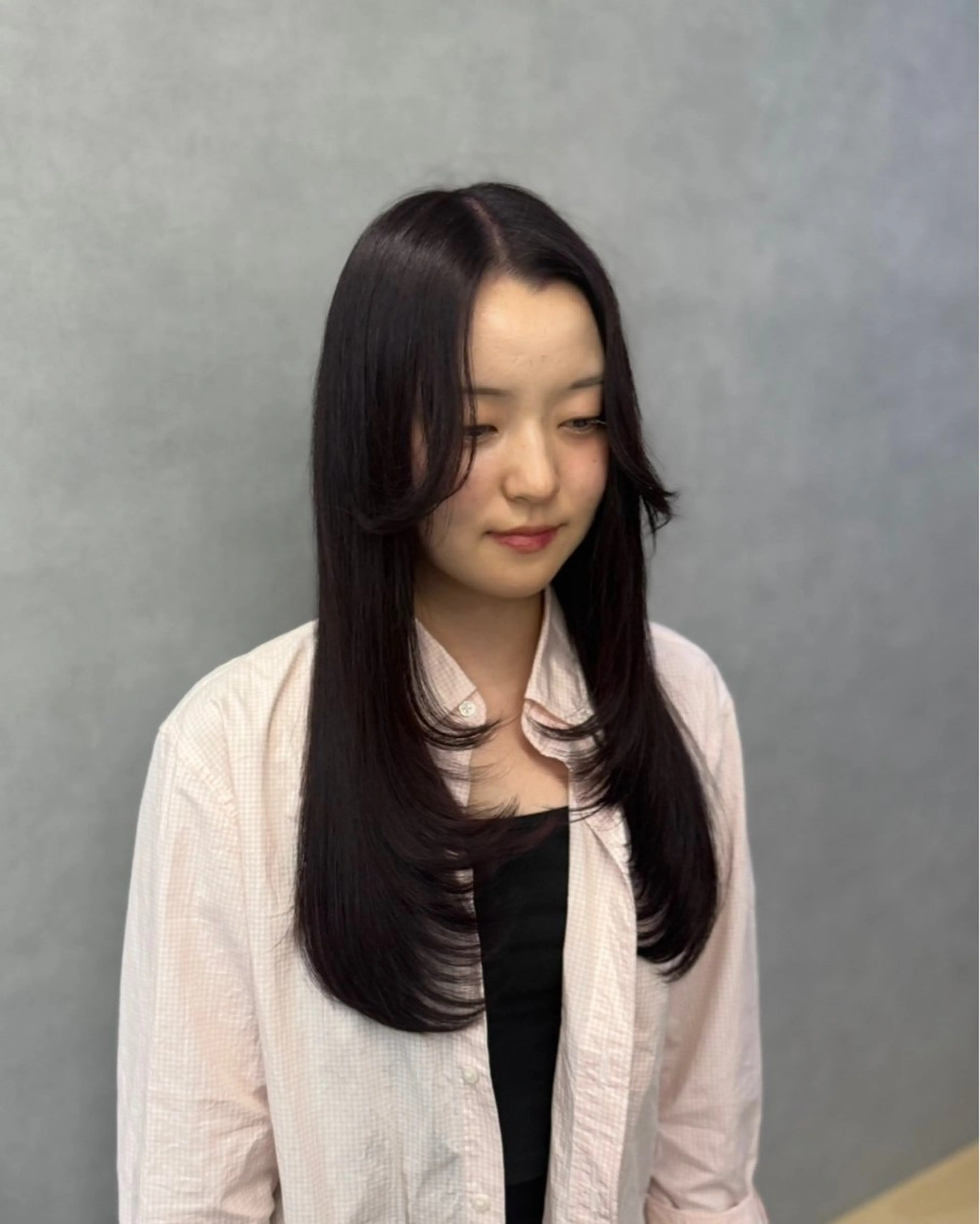 ロング レイヤーカット Mirai/ 艶カラー/暖色カラーのヘアスタイル