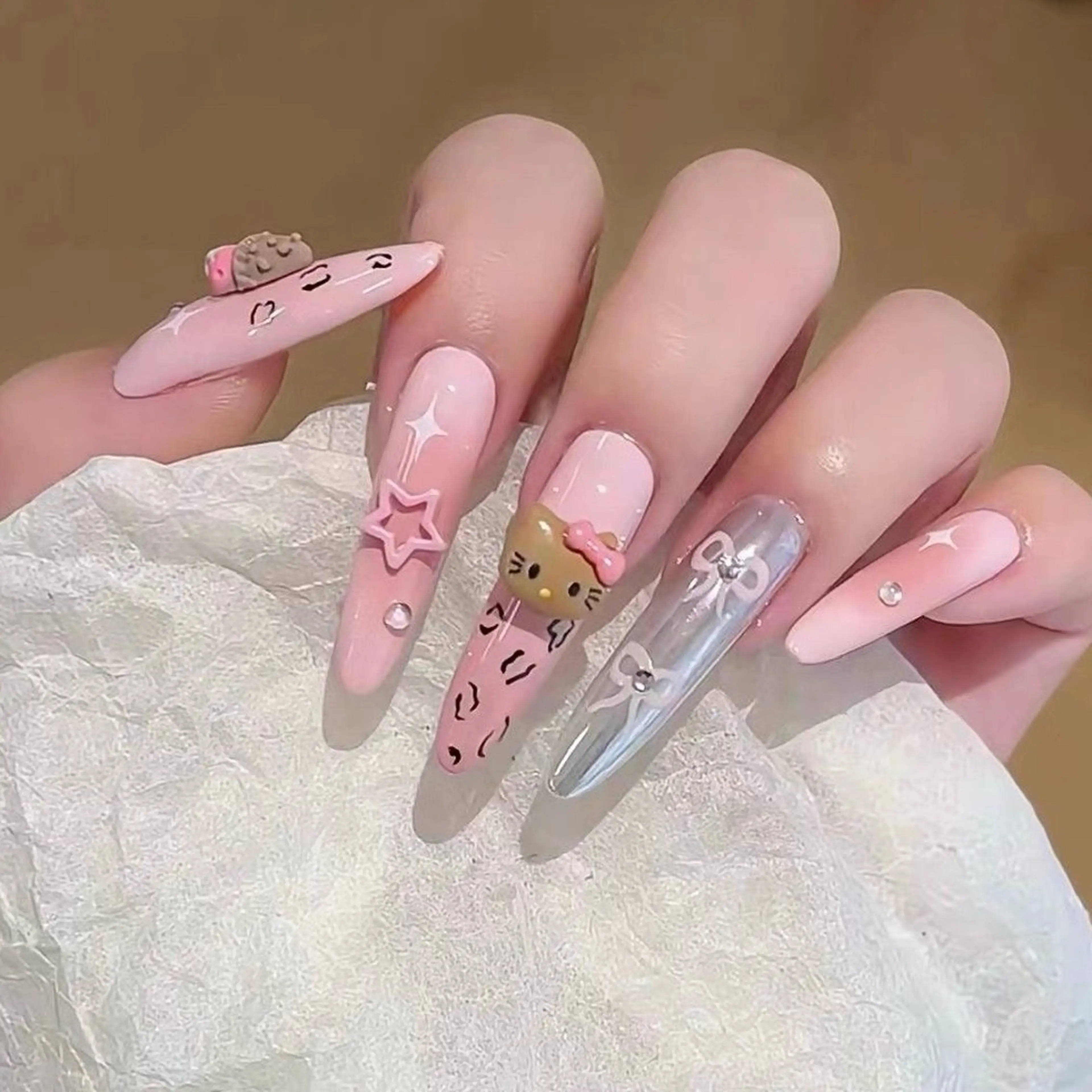 ネイル アートネイル フレンチネイル ジェルネイル グラデーション ラメ(グリッター) ハンドネイル ハンドケア Nova Nail Nambaのネイルデザイン