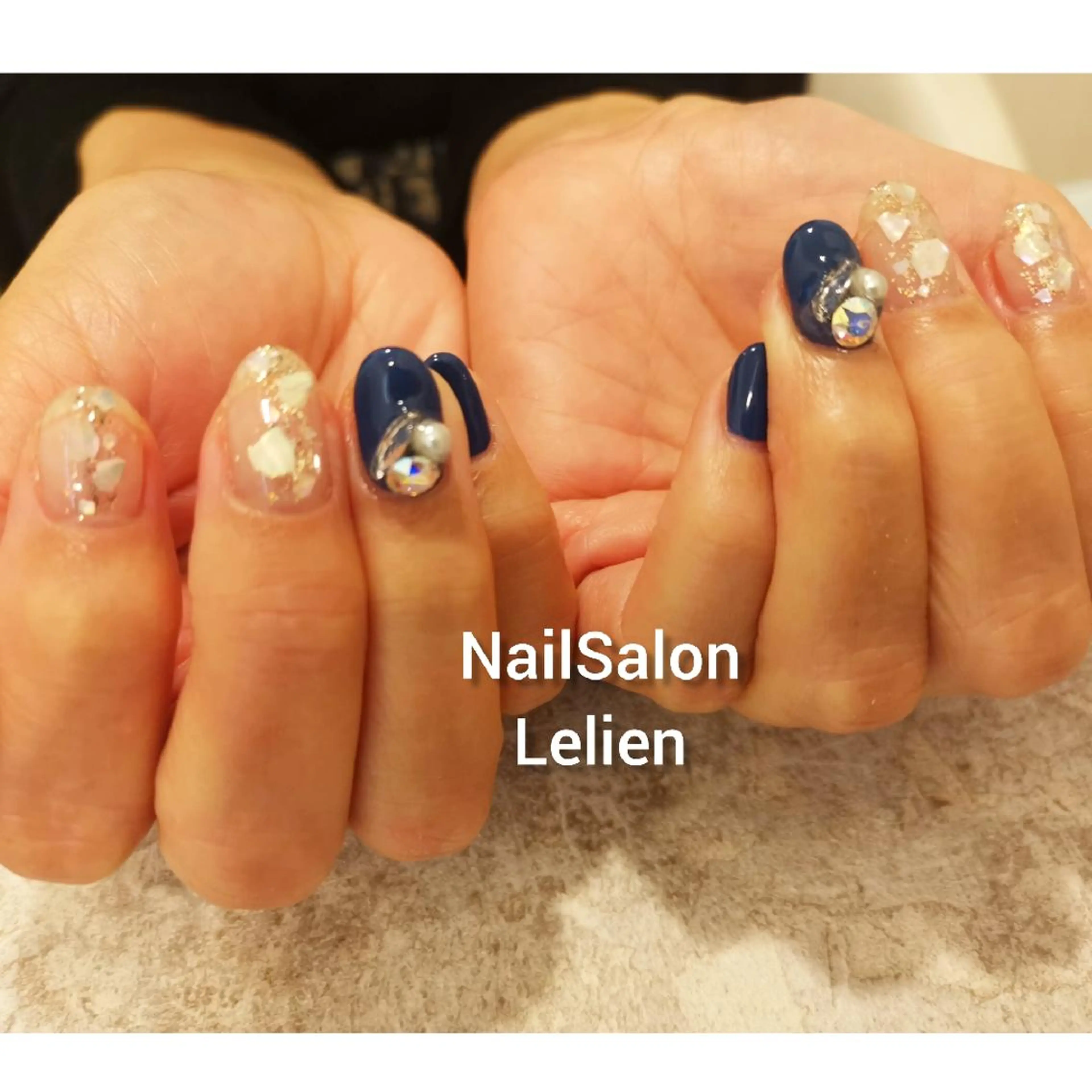 ネイル ゴールド ラメ(グリッター) ネイビー 人気エリア💖完全個室【ルリエ】所属・ネイルサロン Lelienルリエのネイルデザイン