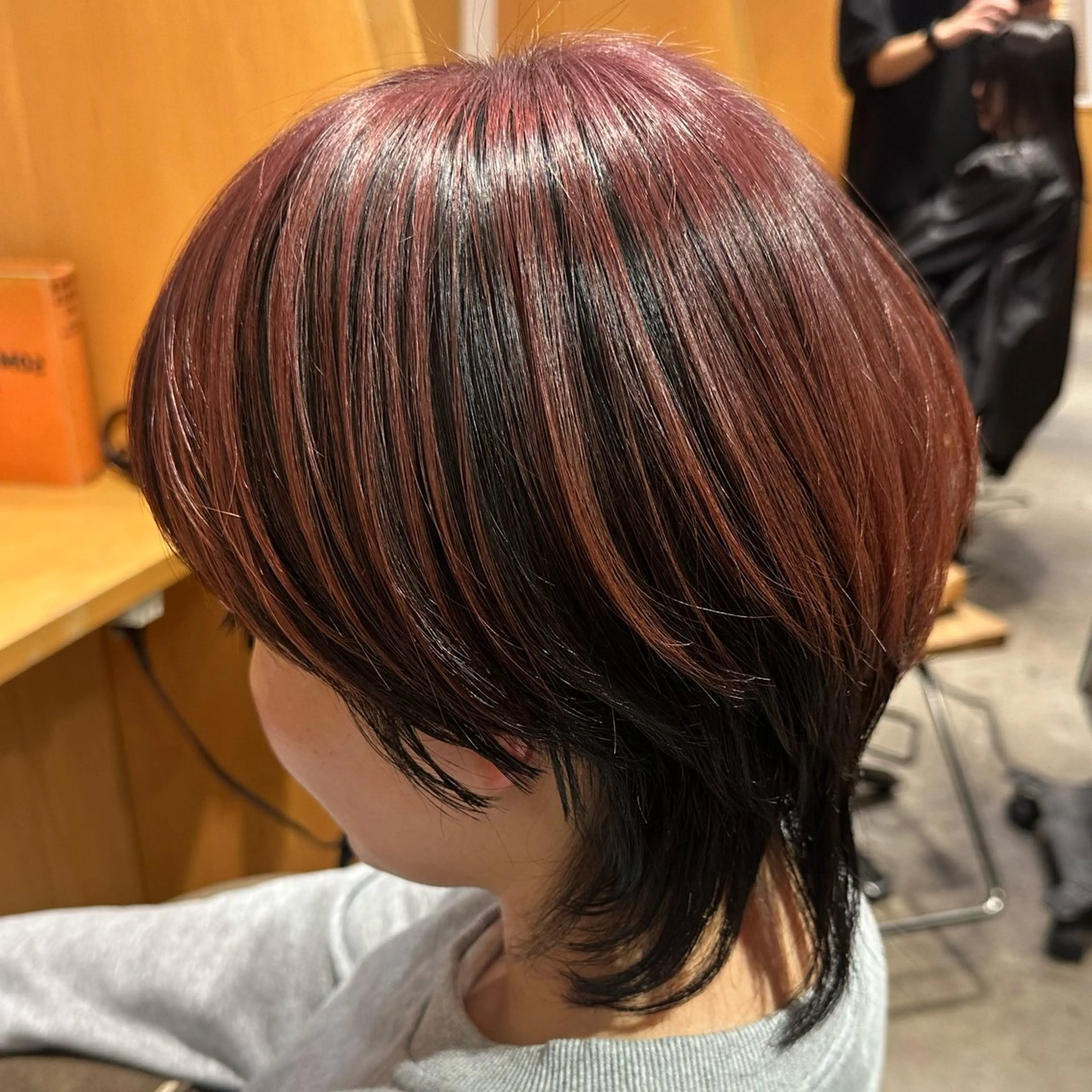 ショート ヘアカラー 🌈神バズり 100%色🌈のヘアスタイル