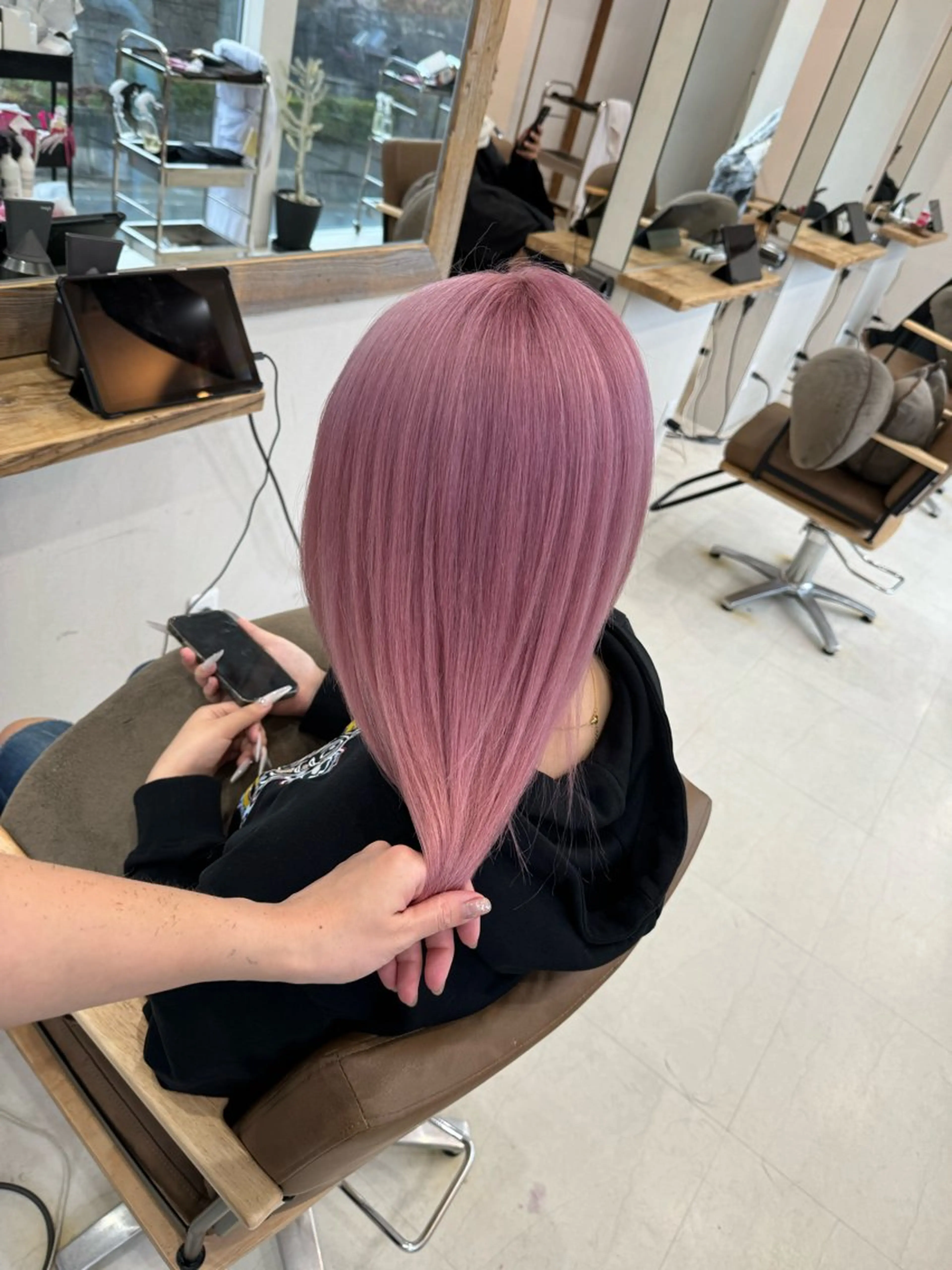 セミロング ヘアカラー アルーナビューティデザイン所属・鈴木 妃帆未のヘアスタイル