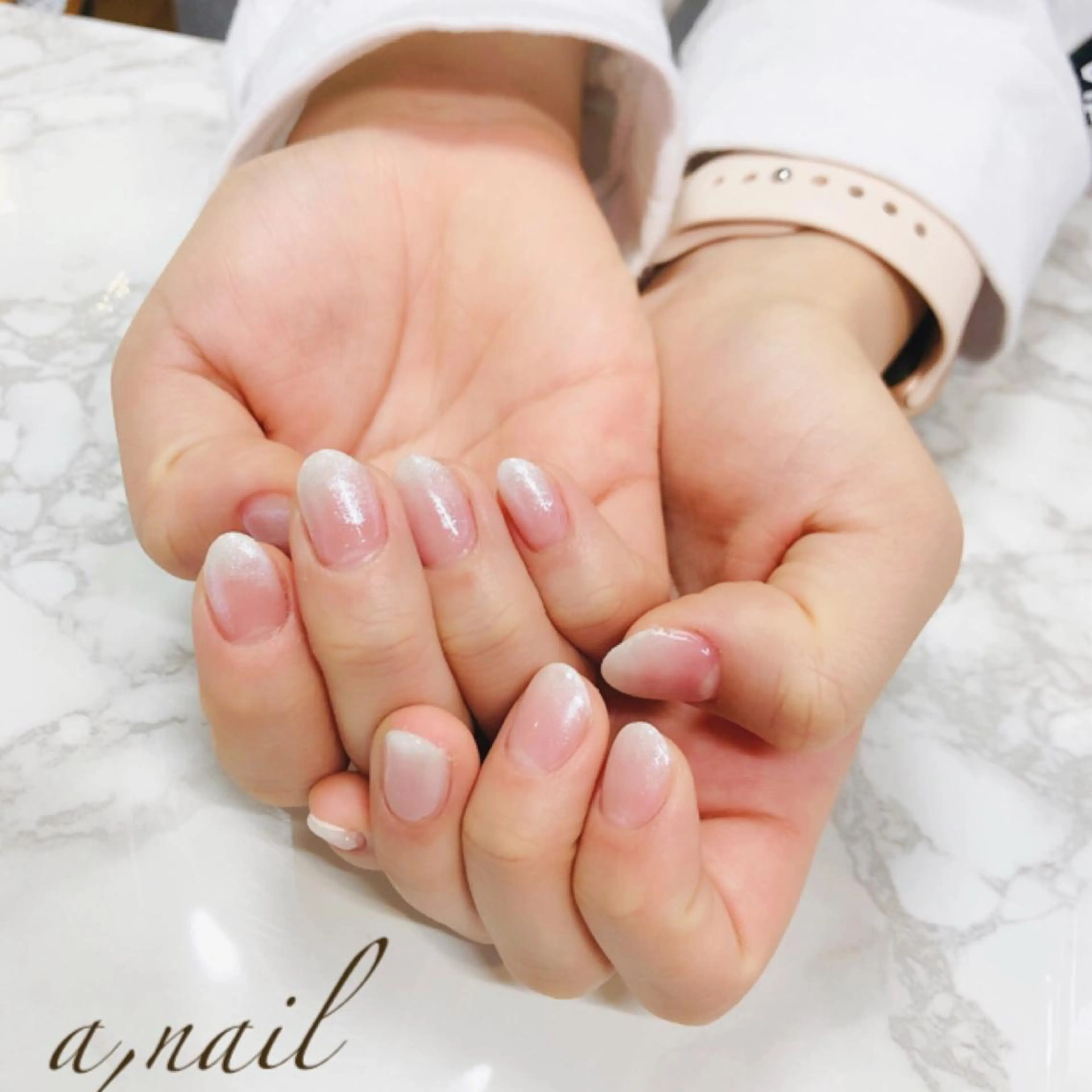 ネイル フットネイル グラデーション ラメ(グリッター) ニュアンスネイル オフィスネイル ハンドネイル ネイルサロン エーネイルのネイルデザイン