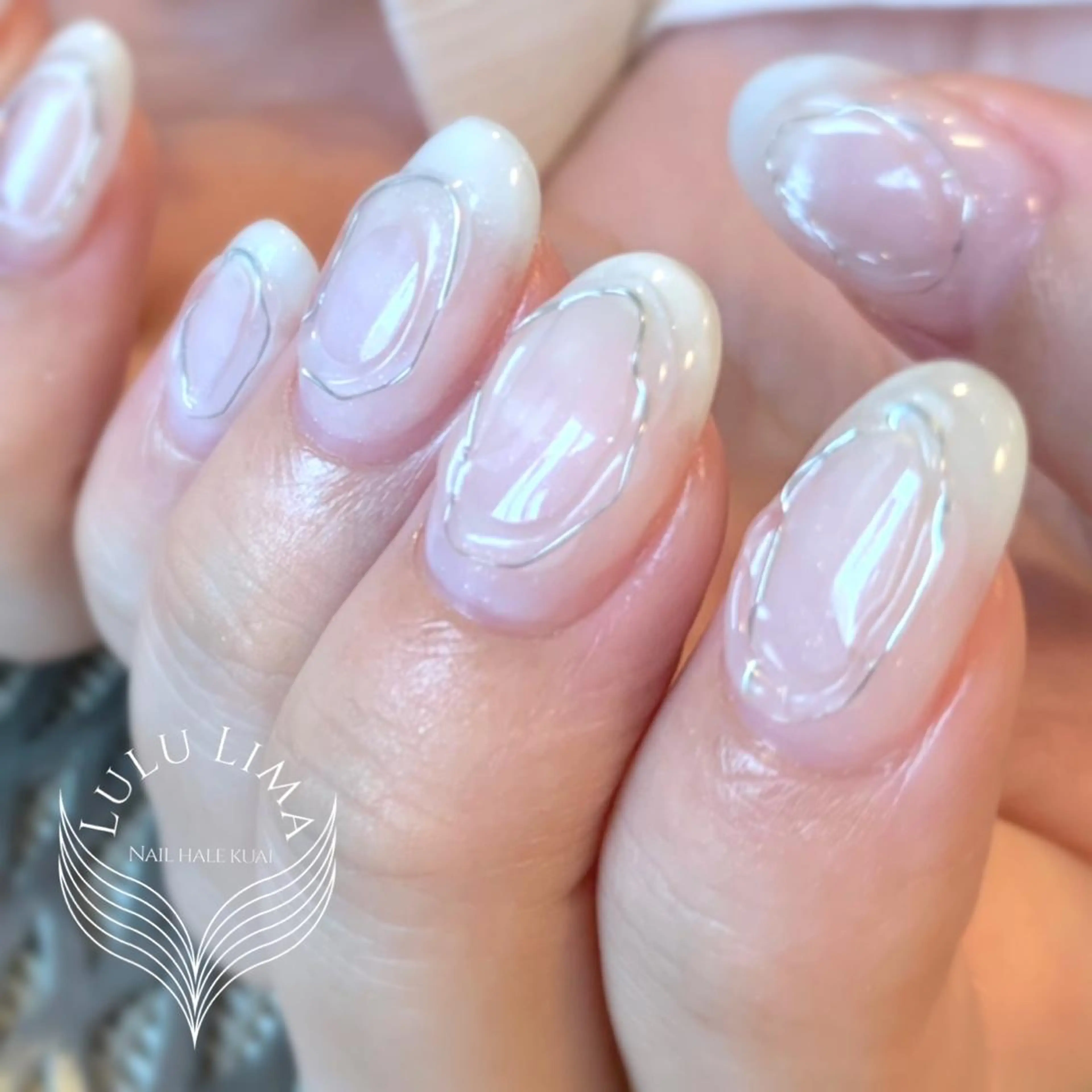 ネイル クリアネイル ぷっくりネイル ホワイト ハンドネイル ハンドケア LULU LIMAのネイルデザイン