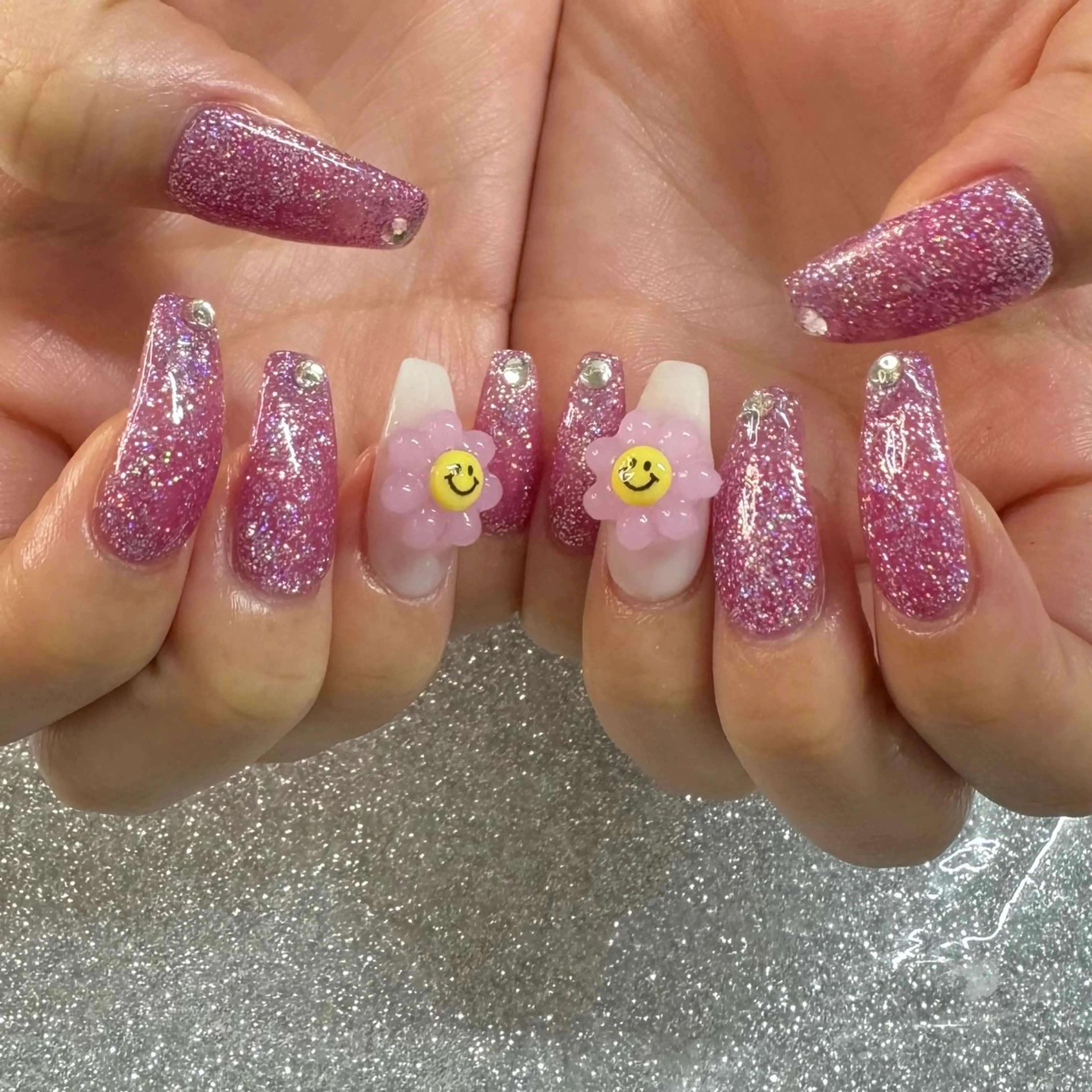 ネイル ハンドネイル VIERU 🌈🎀💖のネイルデザイン