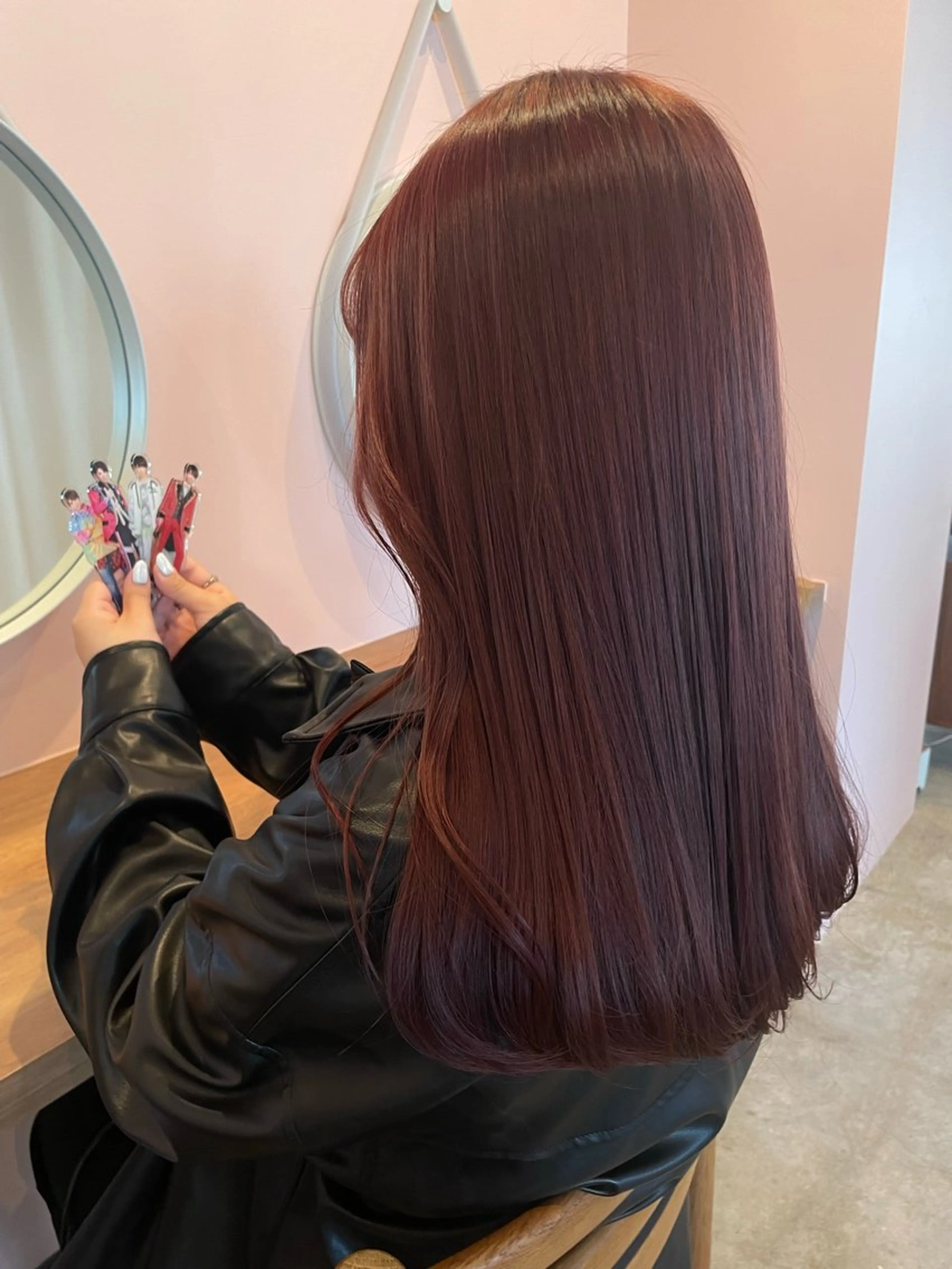 ロング カラー ヘアアレンジ カシス ピンクカラー ヘアカラー トリートメント REONA🪽✨ 日常に馴染む髪🫧のヘアスタイル