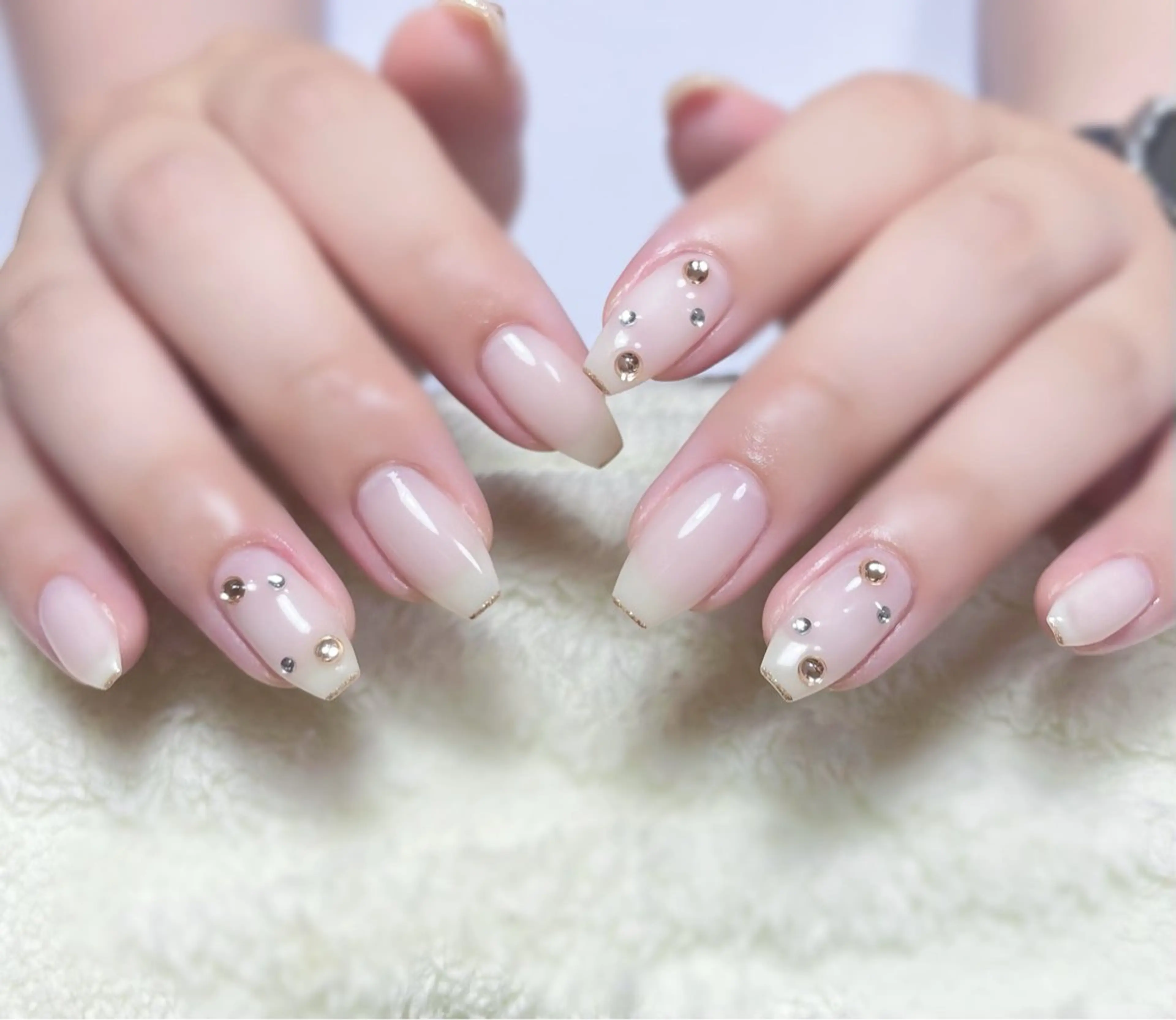 ネイル ラメ(グリッター) ワンカラーネイル 夏ネイル ホワイト ハンドネイル Chicchi 加茂宮駅徒歩3分のネイルデザイン