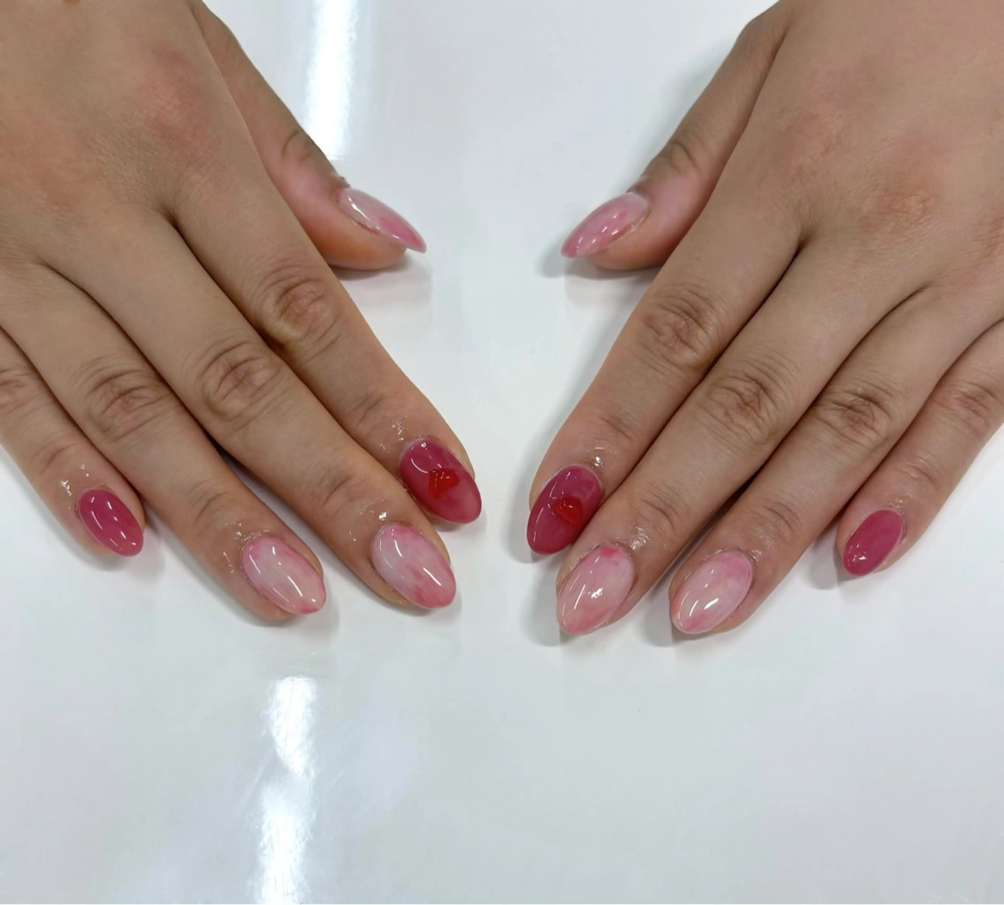 ネイル ハンドネイル 秋元 琴音のネイルデザイン