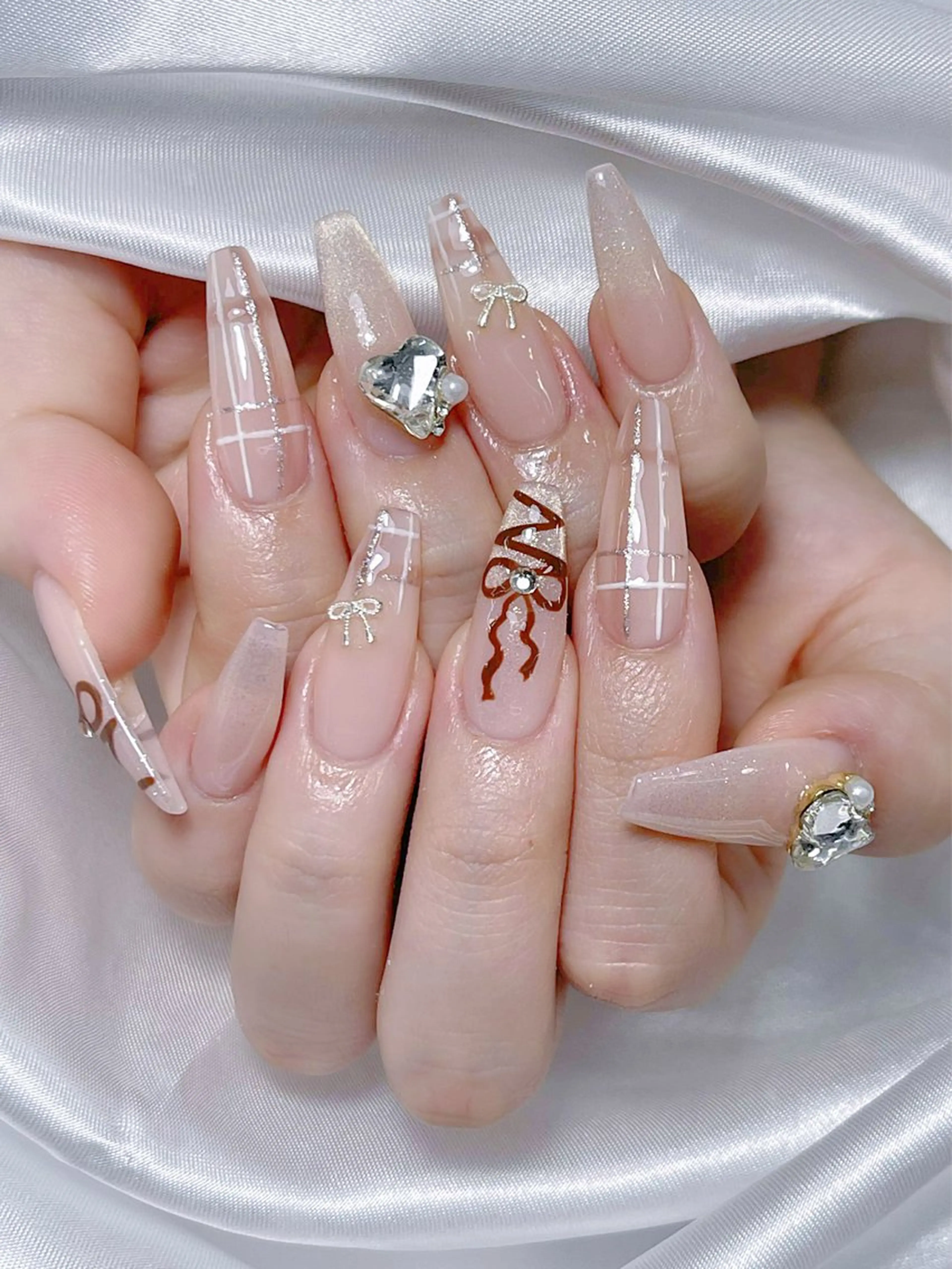 ネイル LEELA NAIL STUDIO所属・LEELA NAIL STUDIOのネイルデザイン