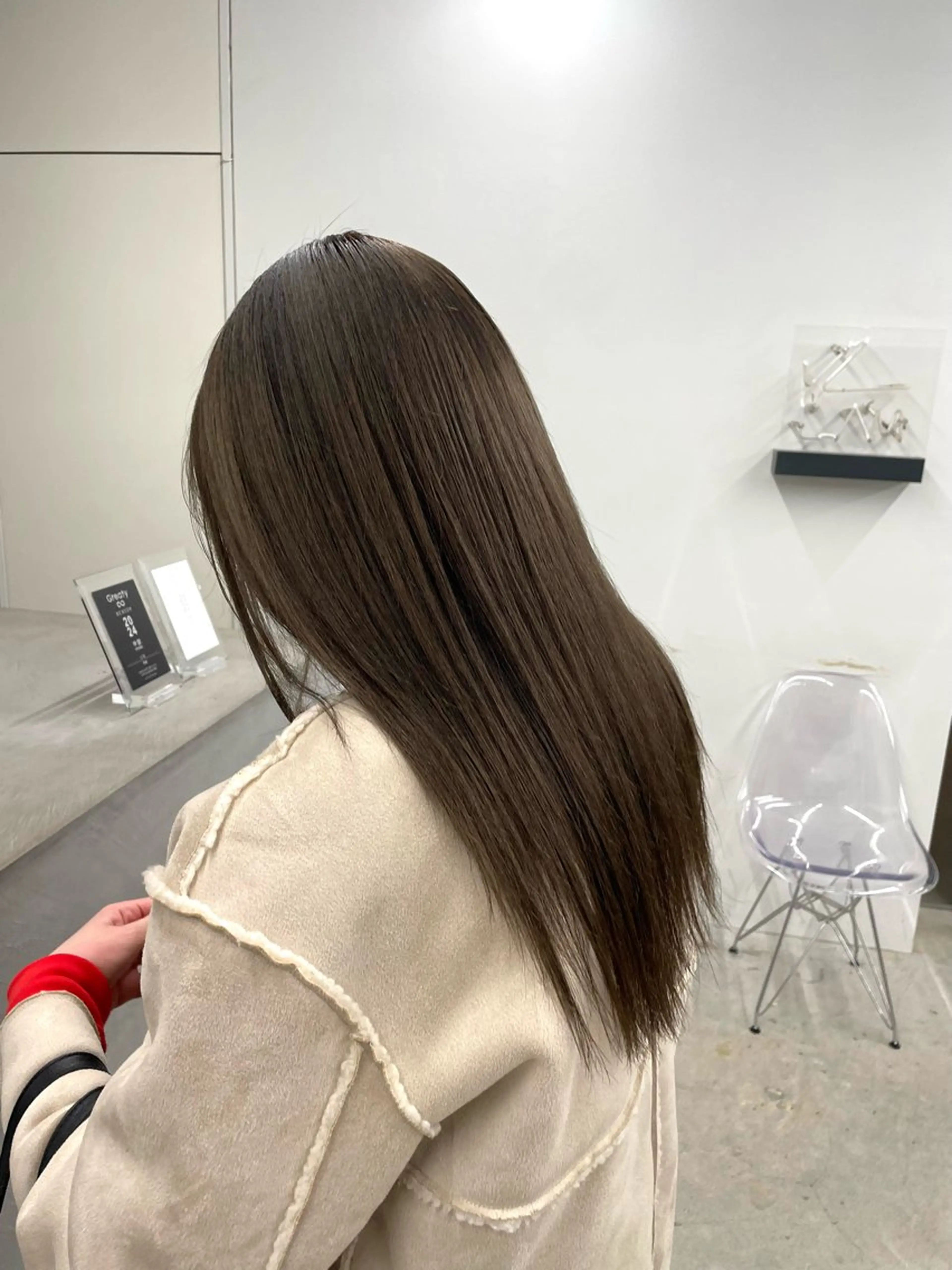 ロング カラー 小出 萌恵のヘアスタイル