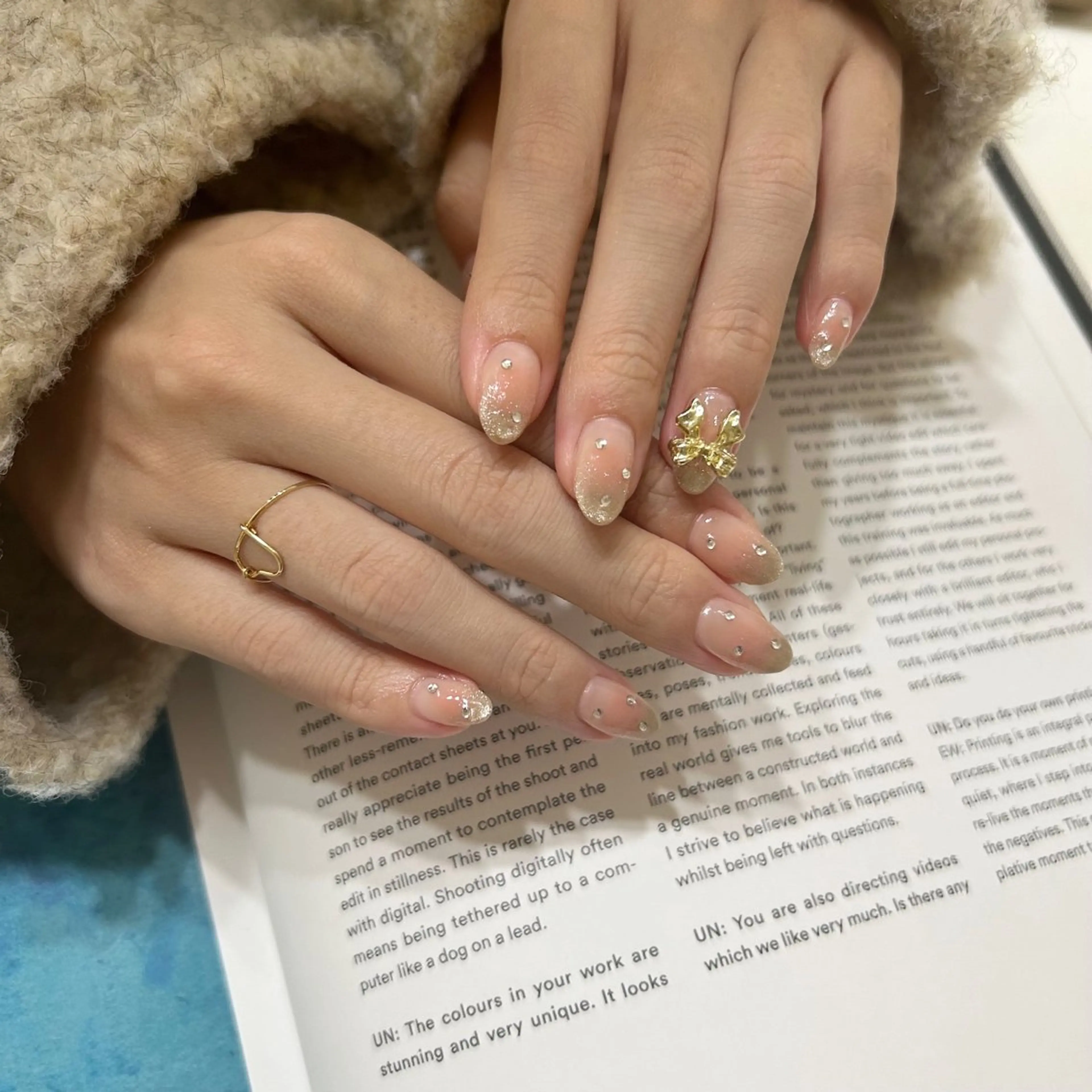 ネイル ブルー フットネイル ジェルネイル キラキラネイル 韓国ネイル ハンドネイル RooM -produce by maynail-所属・RooM -mizuki-のネイルデザイン