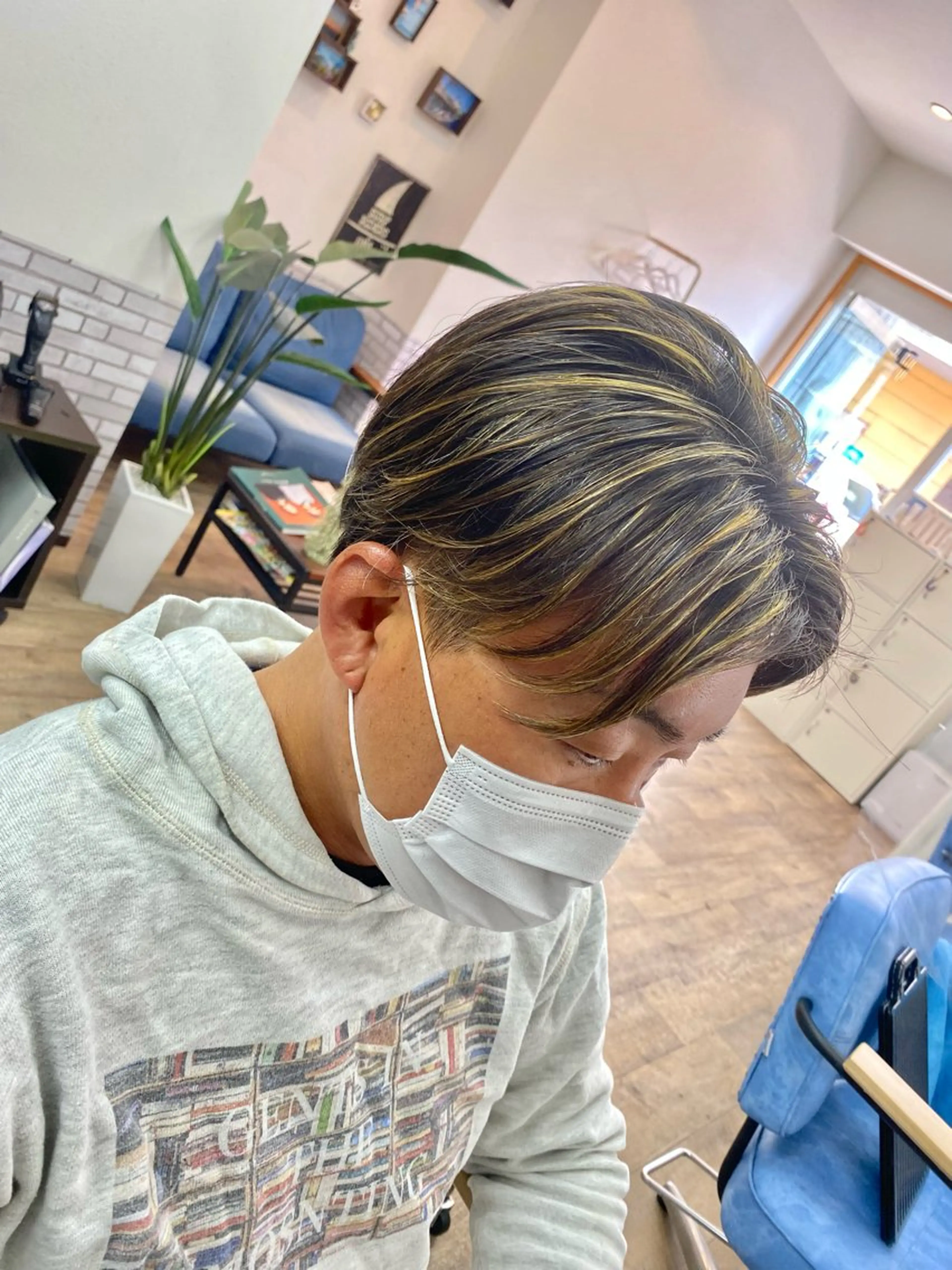 セミロング カラー メンズ メンズハイライト メンズパーマ セミロングパーマ ハイライトカラー ハイライト カット ヘアカラー 田口 慎士のヘアスタイル